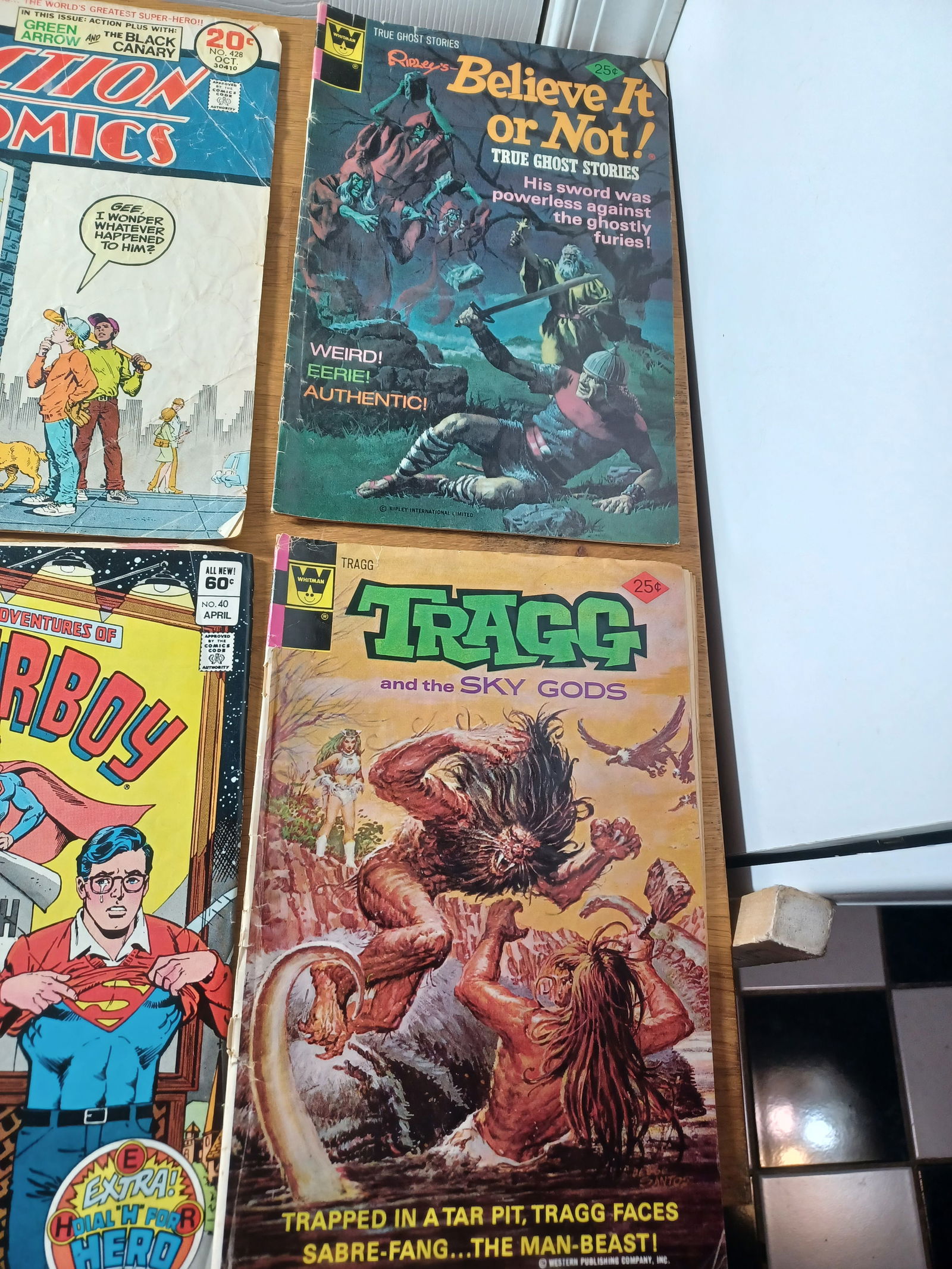 Lot of 6 Comic Books / As seen - 5
