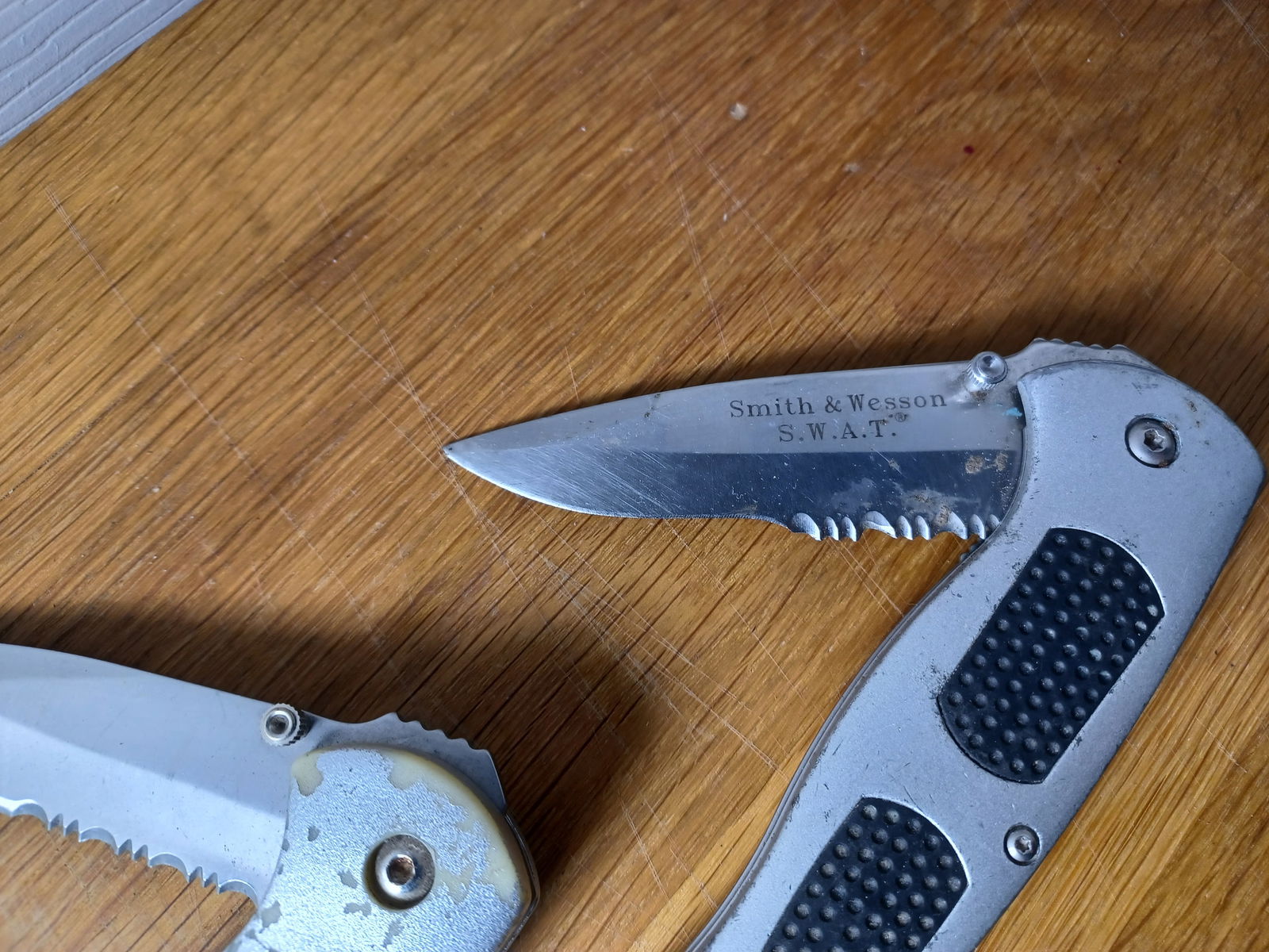 Pair of Smith & Wesson S.W.A.T. Pocket Knives - 3