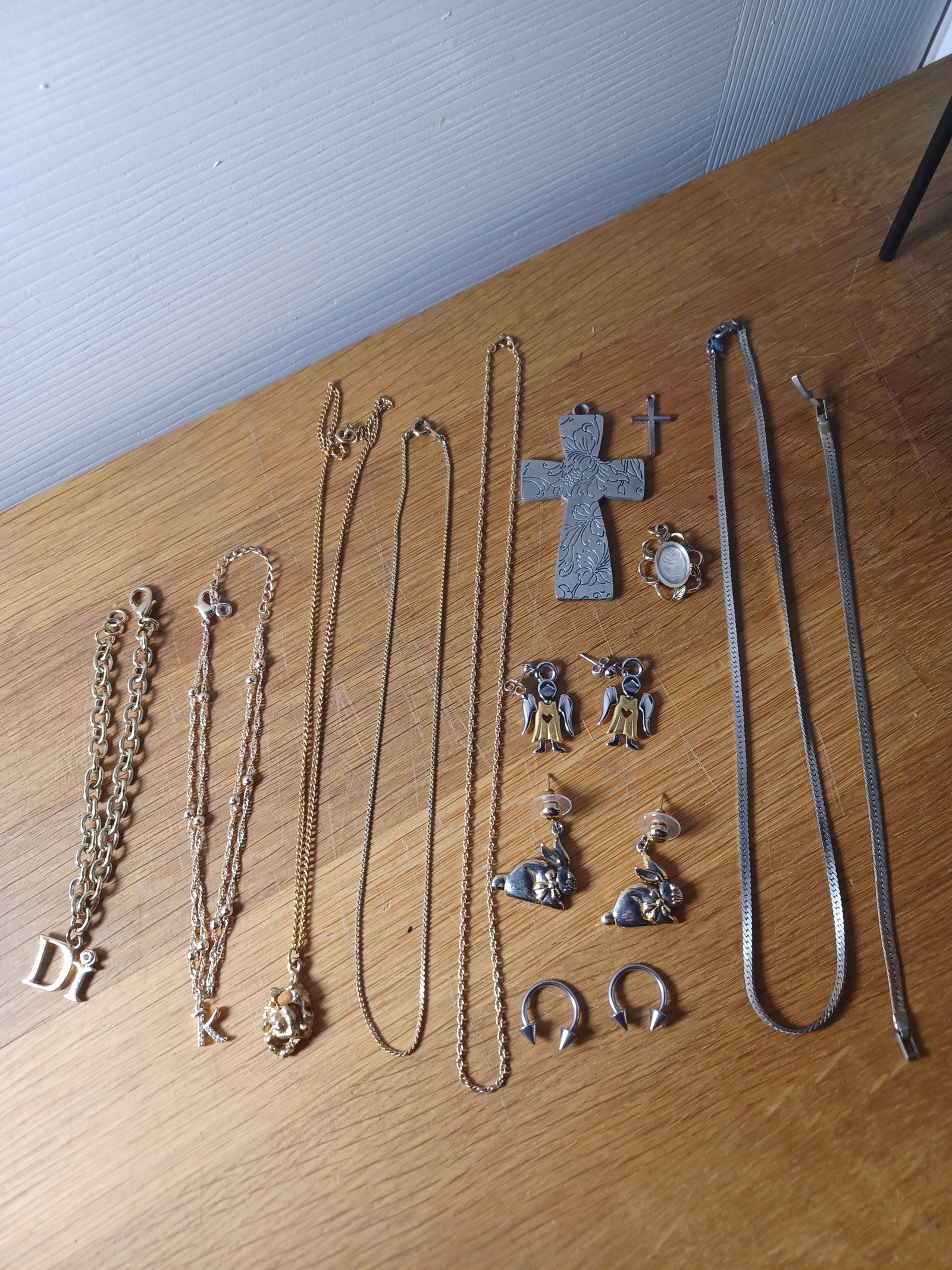 Large Mixed Lot of Jewelry: Large Mixed Lot of Jewelry