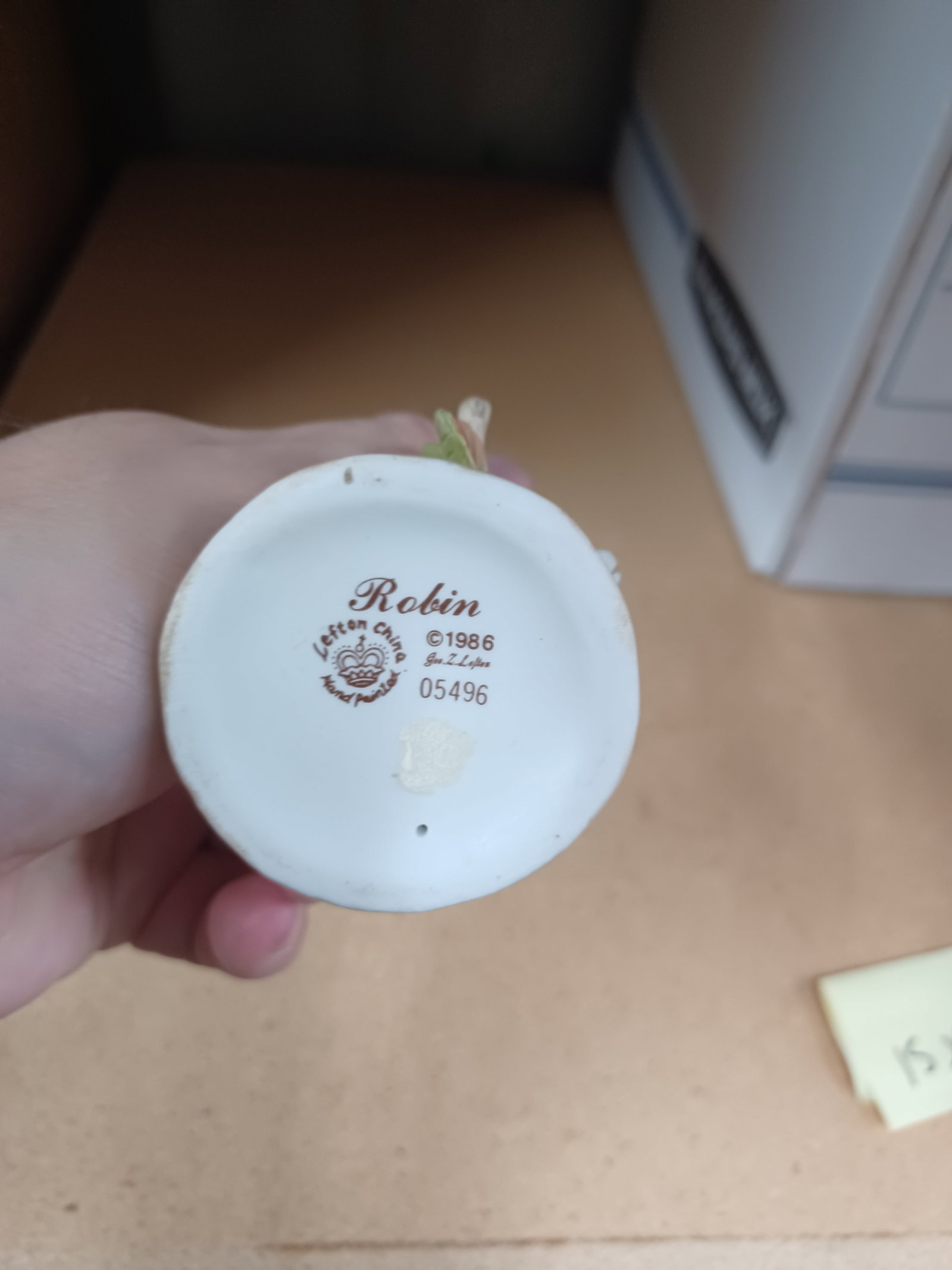 Lefton China Robin 1986 on wood base / as seen - 3