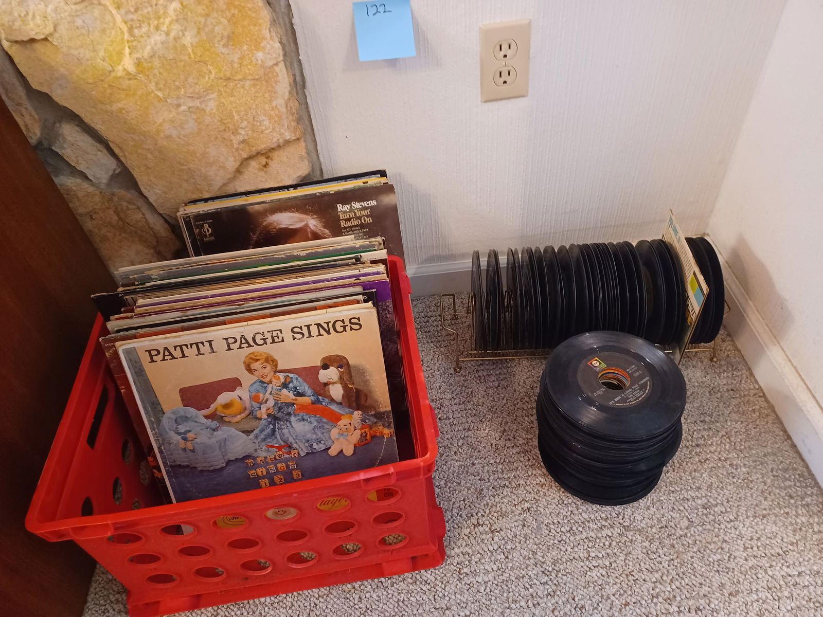 Lot of Vintage Vinyl Albums as seen: Lot of Vintage Vinyl Albums as seen