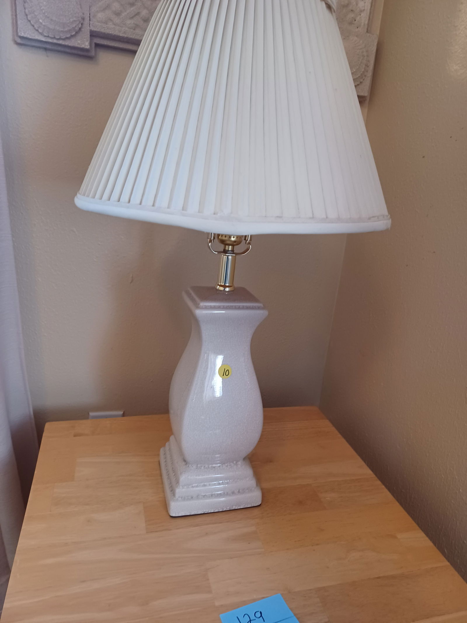 Lot including Seashell Mirror, Lamp and side table - 4