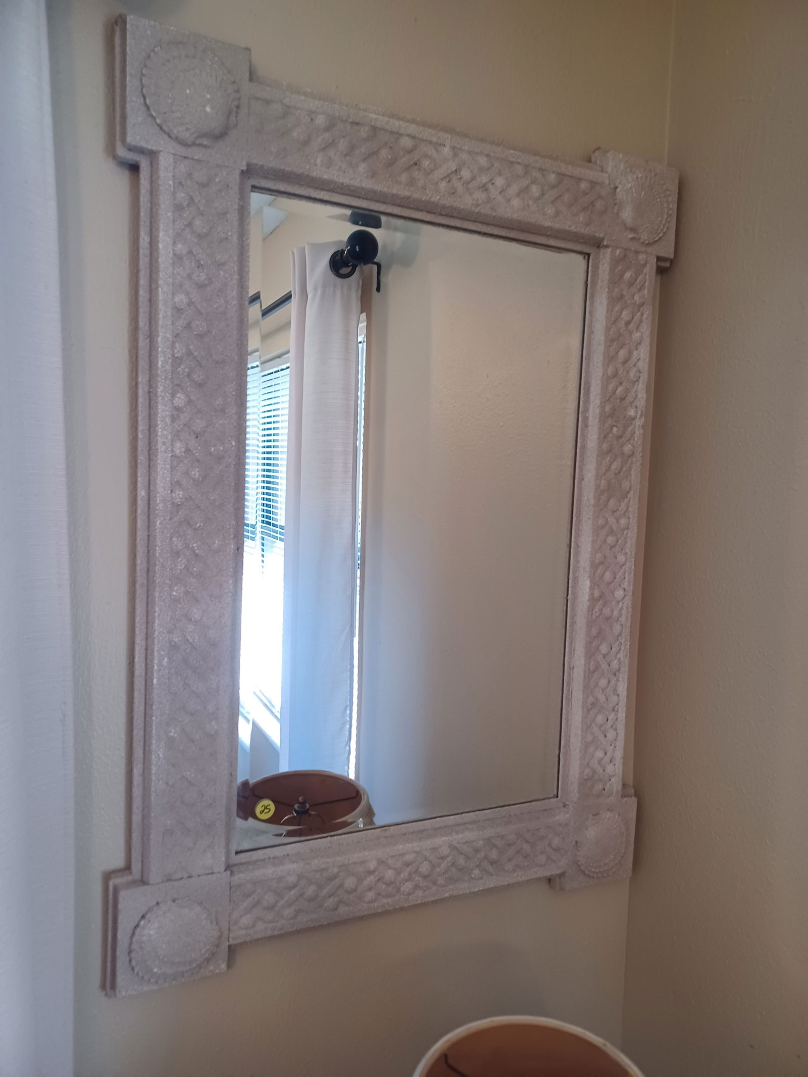 Lot including Seashell Mirror, Lamp and side table - 5