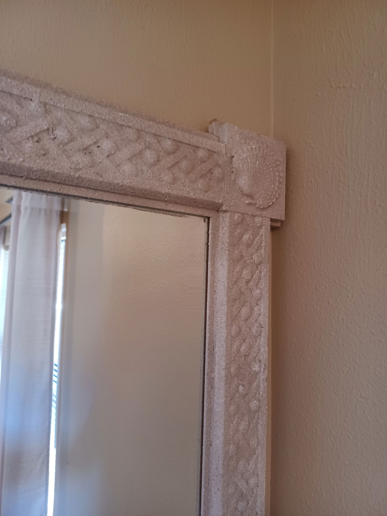 Lot including Seashell Mirror, Lamp and side table - 7