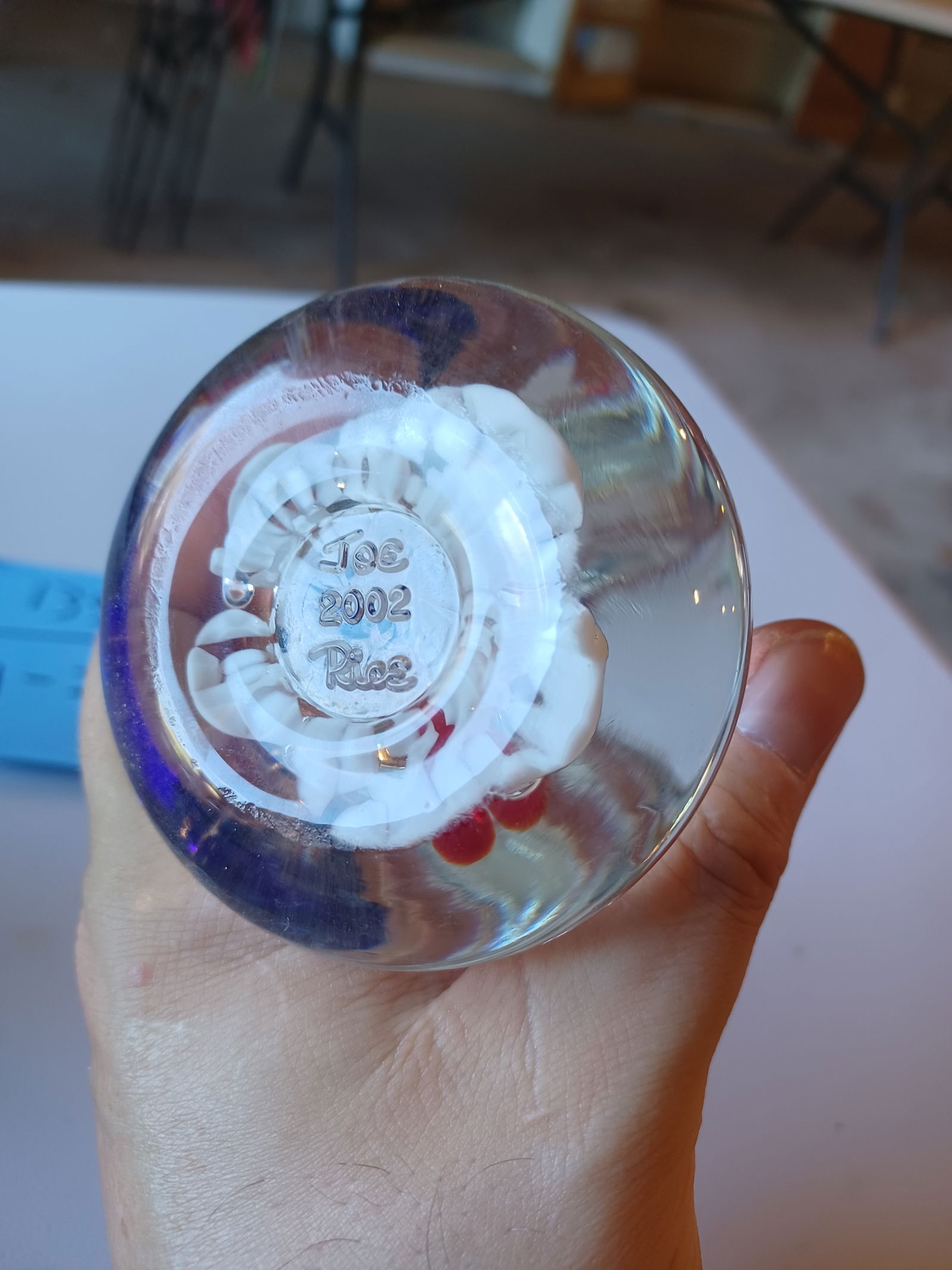 Artglass paperweight/ bell shaped / Joe Rice 2002 - 4