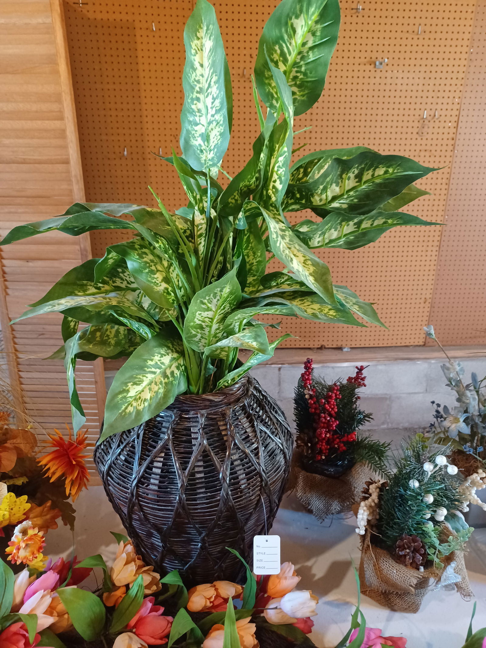 Large Floral Lot / All seen on table top / table not included - 3