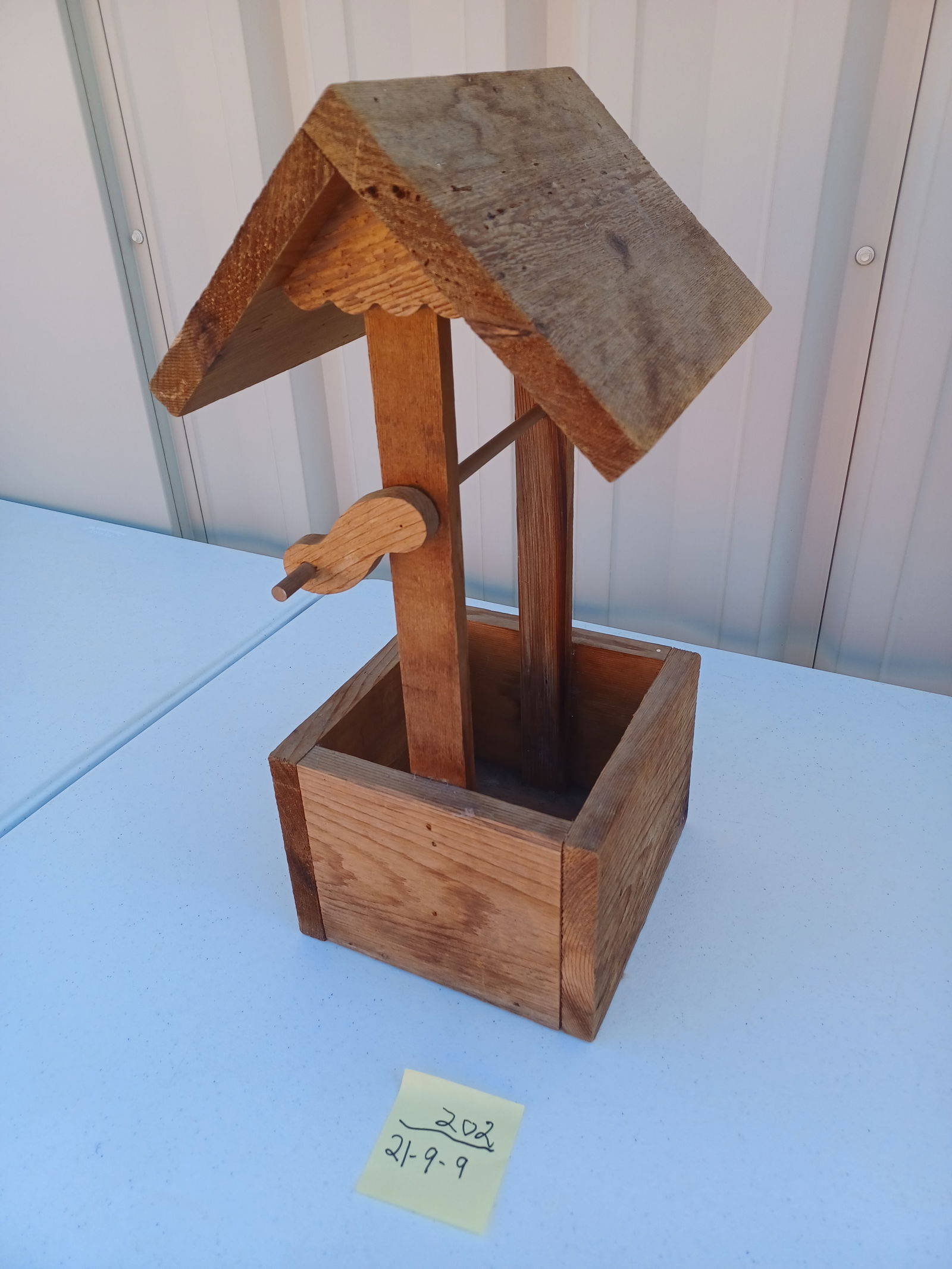 Unique Wood Wishing Well Planter: Unique Wood Wishing Well Planter