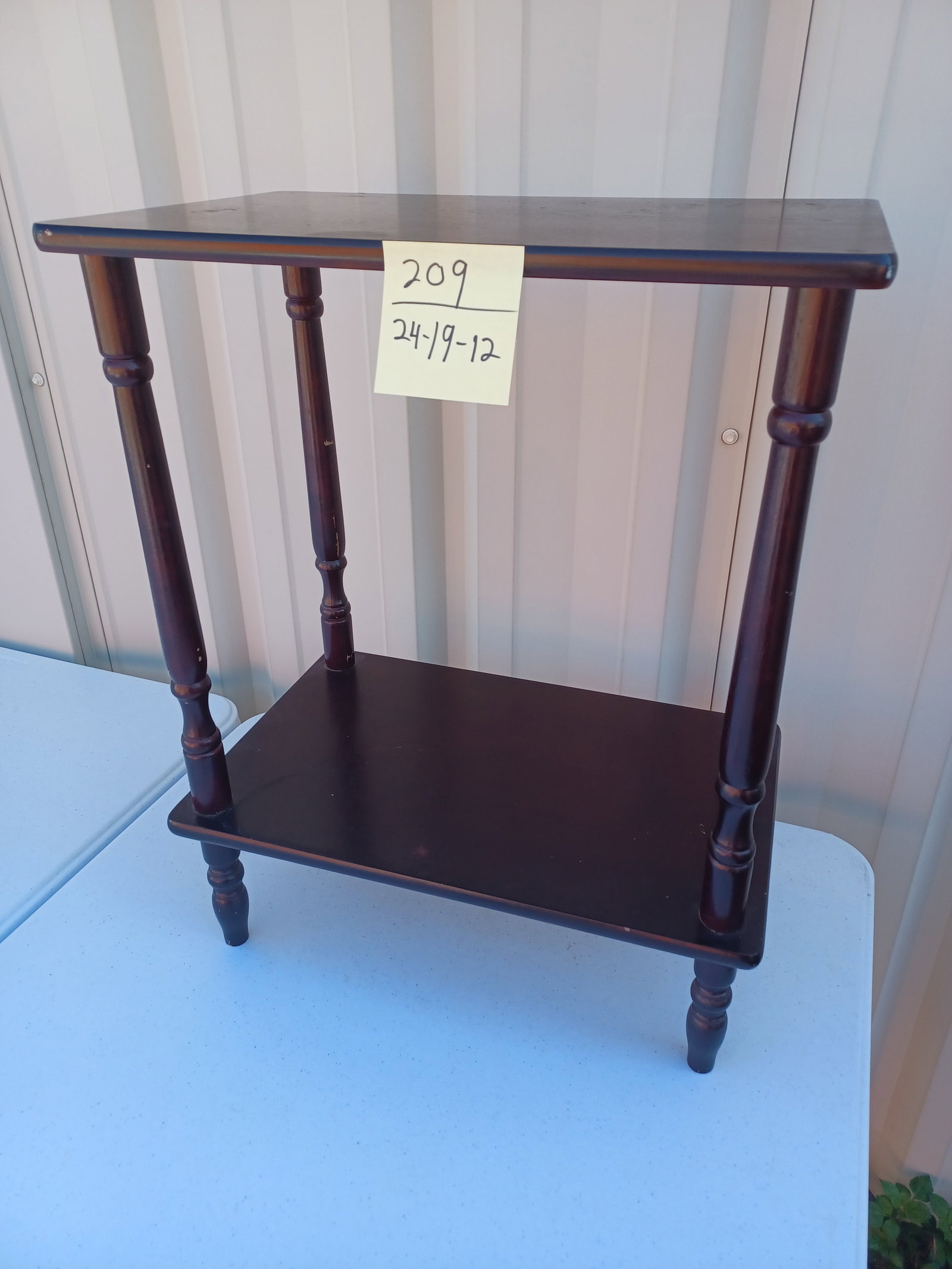 Mahogany Finish Side Table: Mahogany Finish Side Table