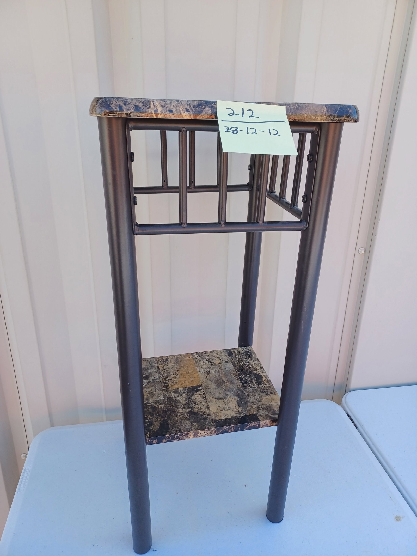 Faux Marble Stand with Metal Frame Legs: Faux Marble Stand with Metal Frame Legs