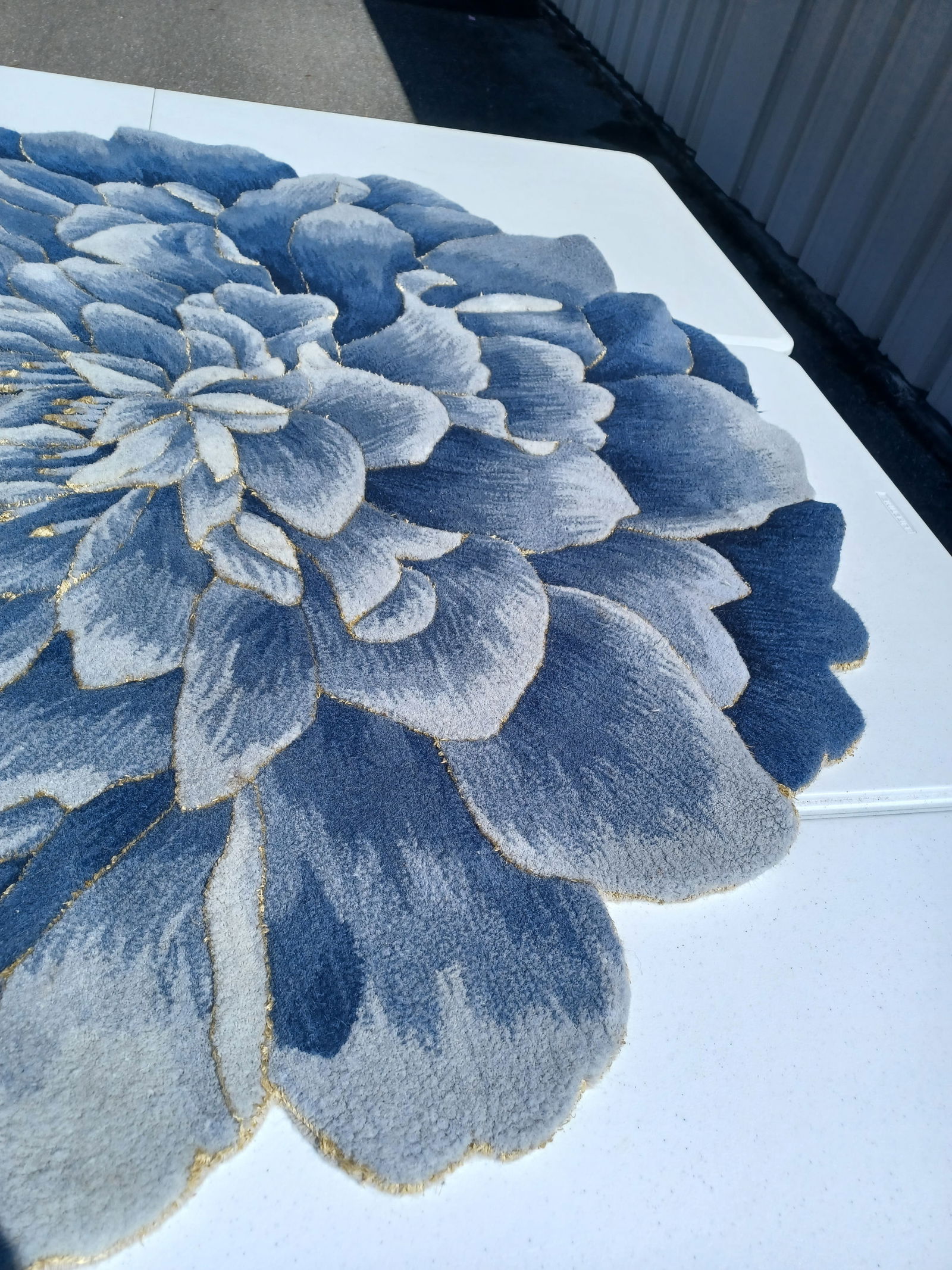 Unique Wool Flower Design Area Rug - 3