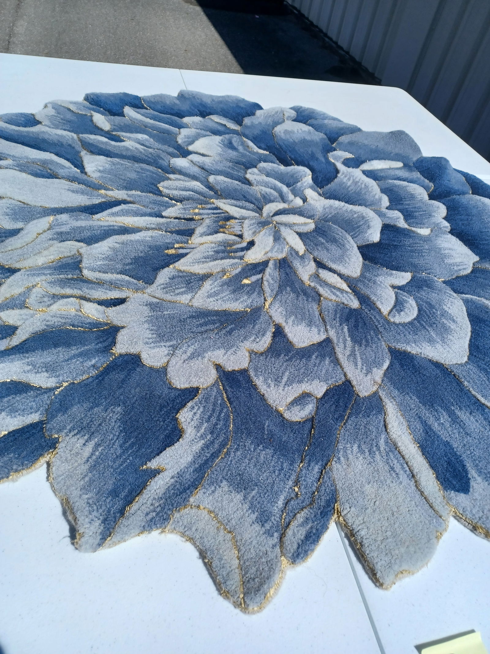 Unique Wool Flower Design Area Rug - 4