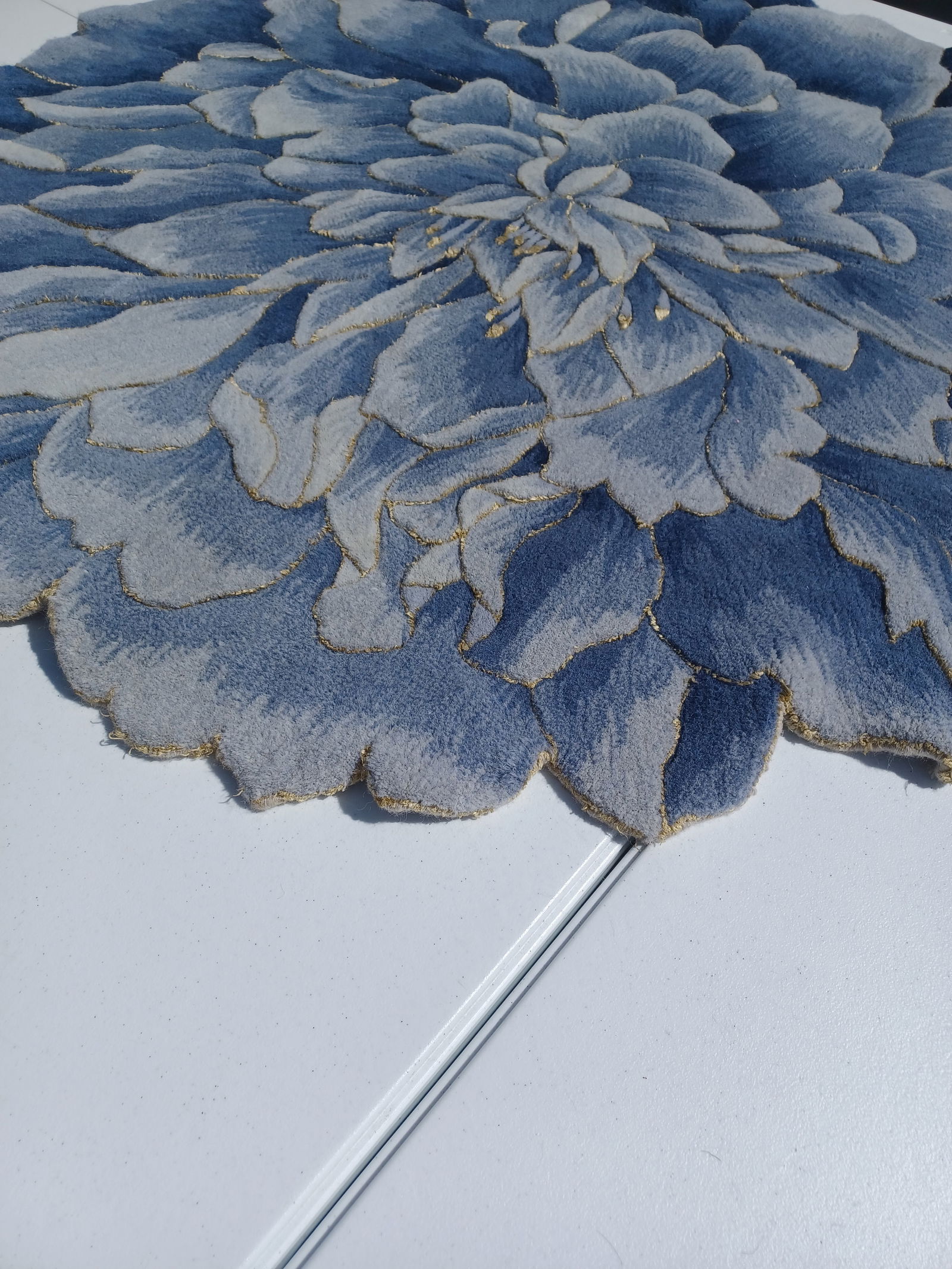 Unique Wool Flower Design Area Rug - 5