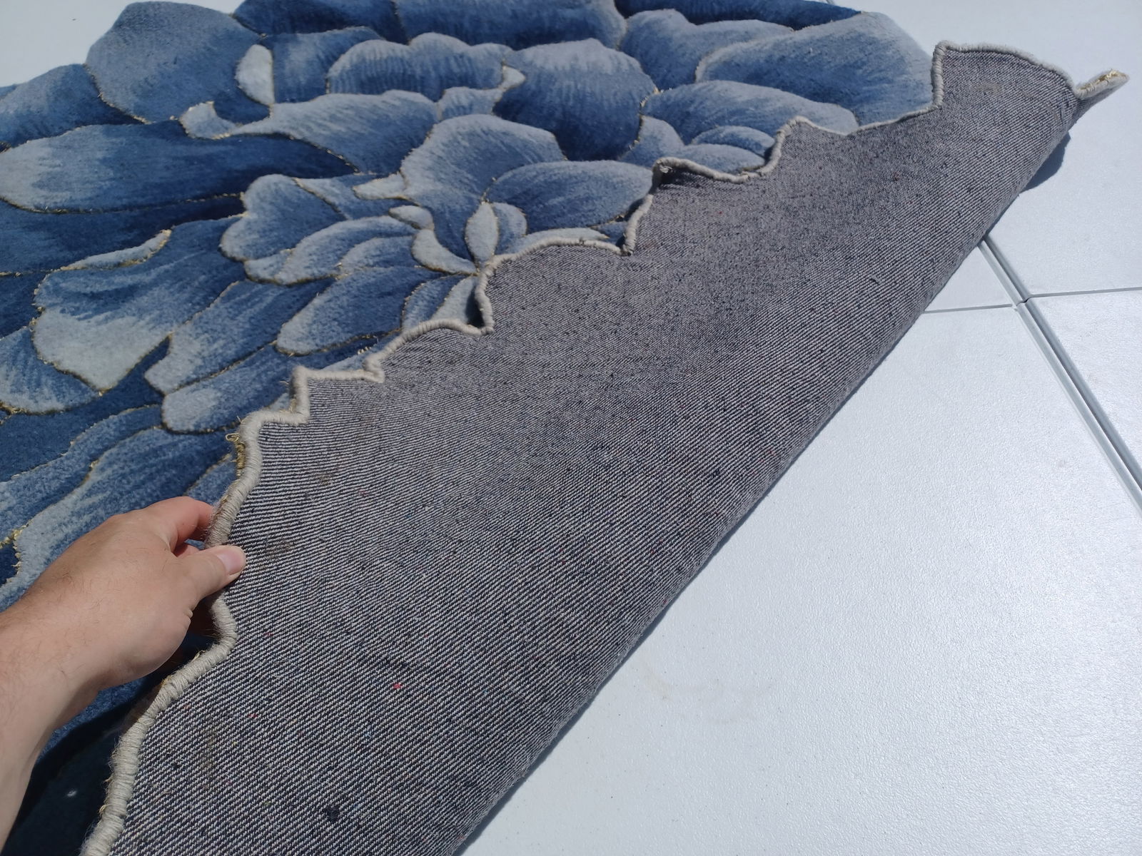 Unique Wool Flower Design Area Rug - 7