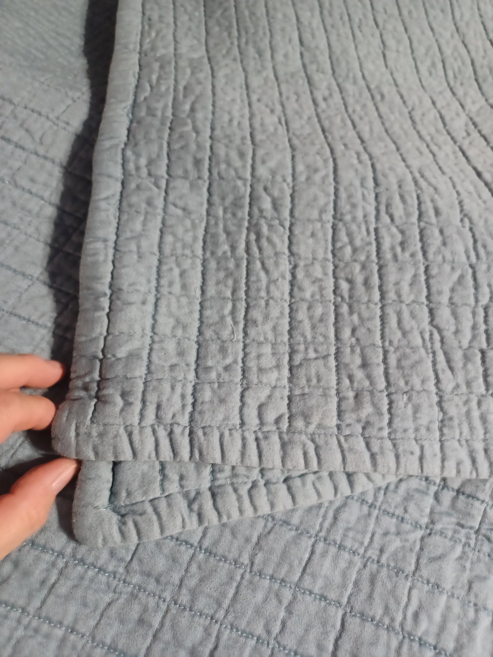 Quilted Bead Spread with 2 Sham Covers / 92 x 102 - 3