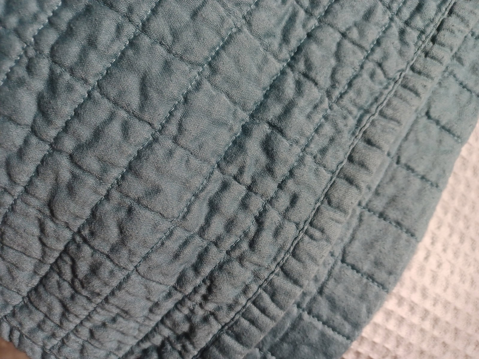 Quilted Bead Spread with 2 Sham Covers / 92 x 102 - 8