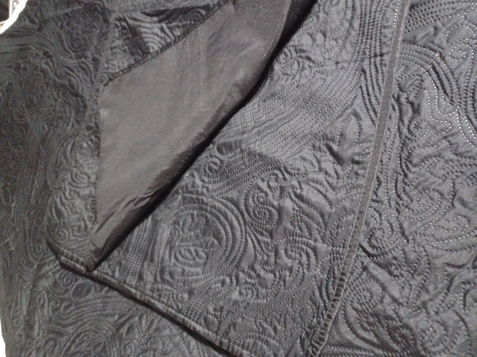 Detailed Quilted Black Bed Spread with 2 Shams 96 x 114 - 4