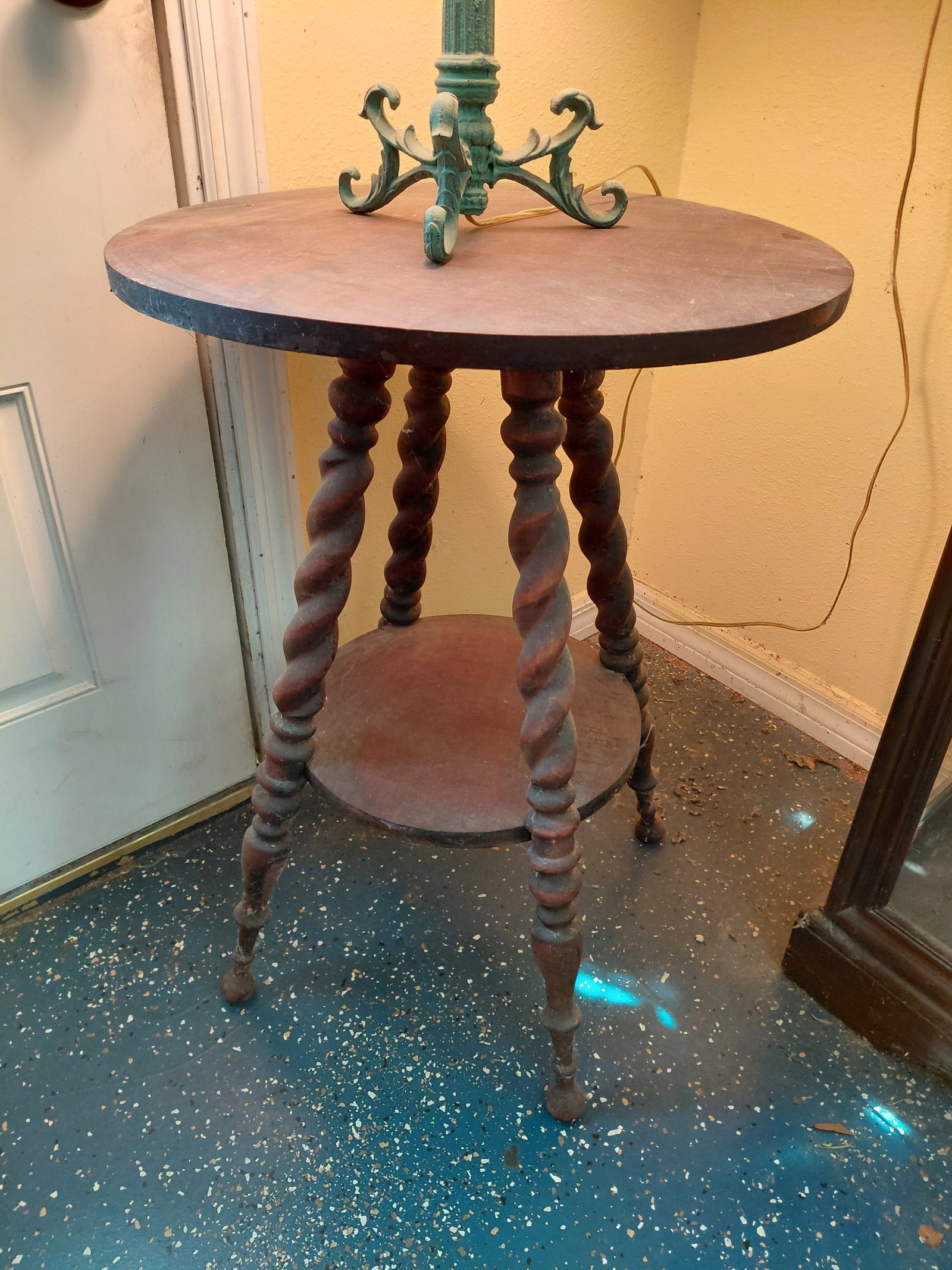 Early 1900s Twist Leg Table: Early 1900s Twist Leg Table