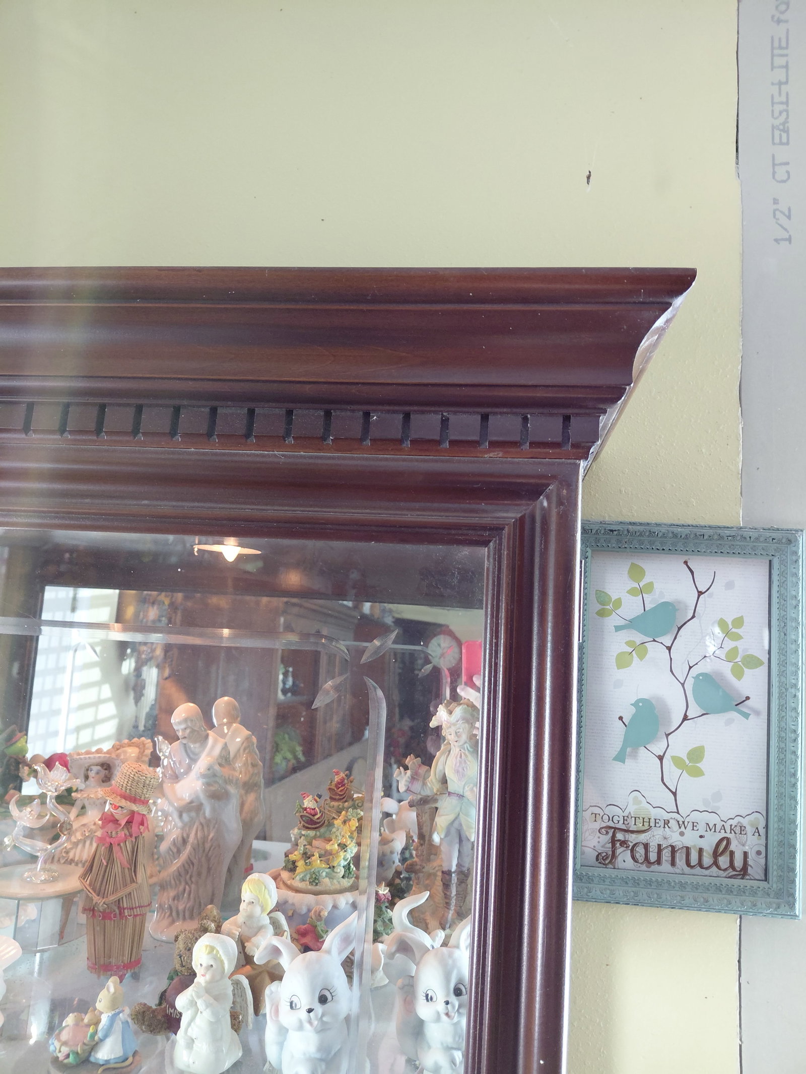 Mahogany Display Case with Light / Needs a good cleaning - 3