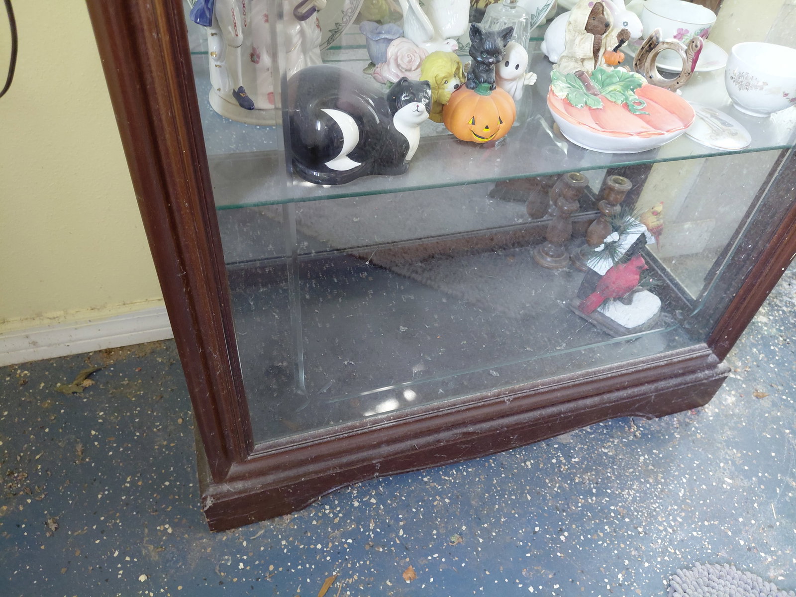 Mahogany Display Case with Light / Needs a good cleaning - 5