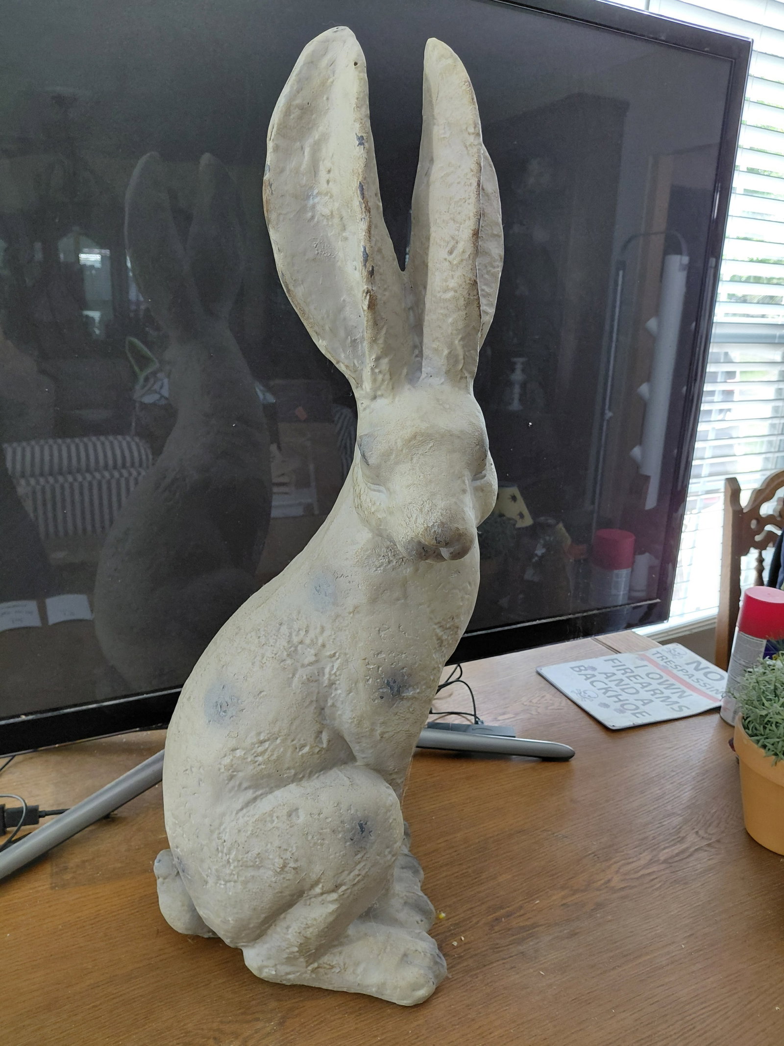 Large Ceramic Rabbit Statue: Large Ceramic Rabbit Statue
