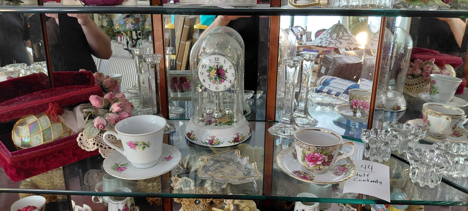 Shelf Contents, porcelain, glassware, etc / battery clock untested (1 of 9)