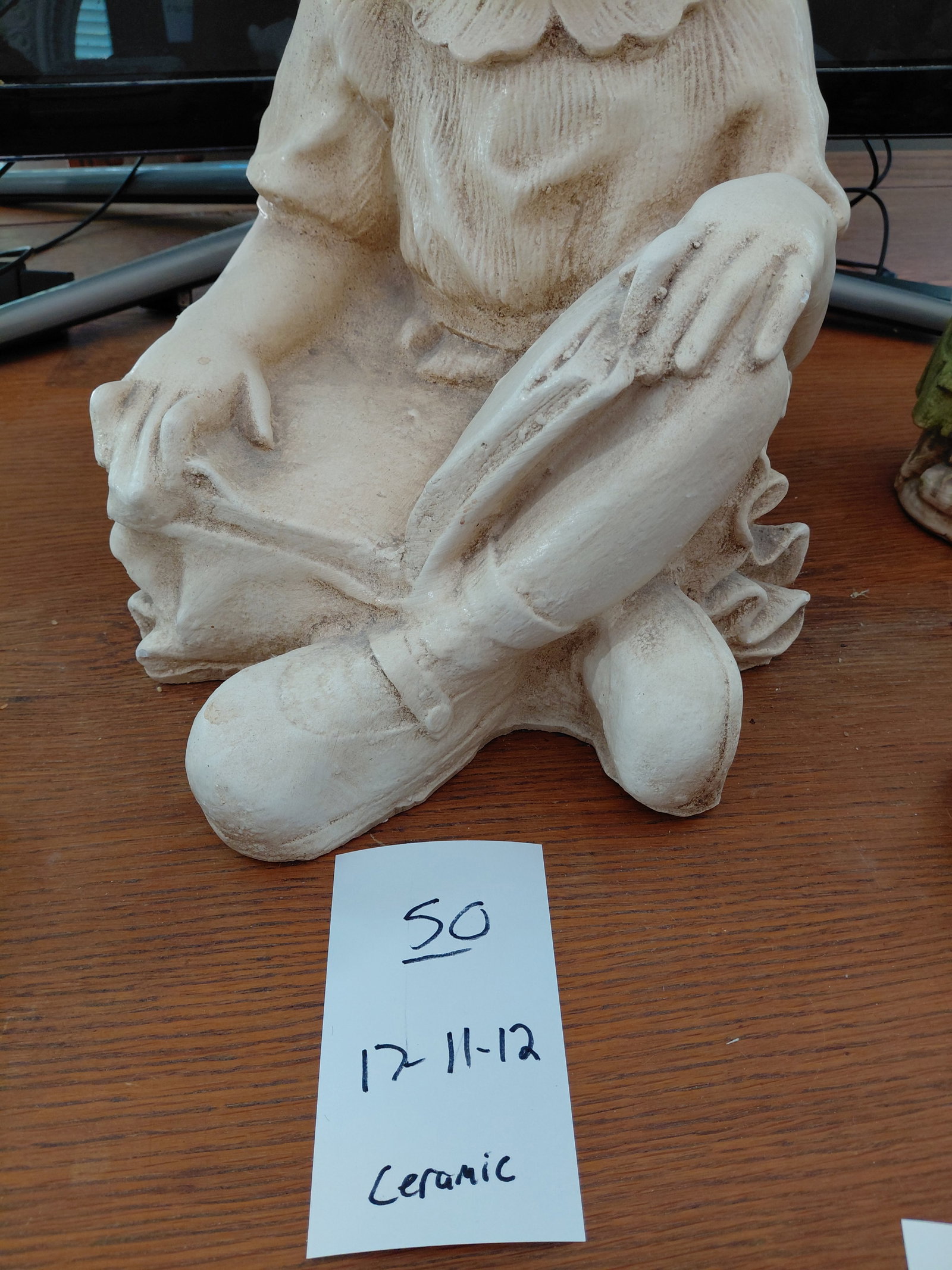 Girl Reading Statue / Ceramic - 2