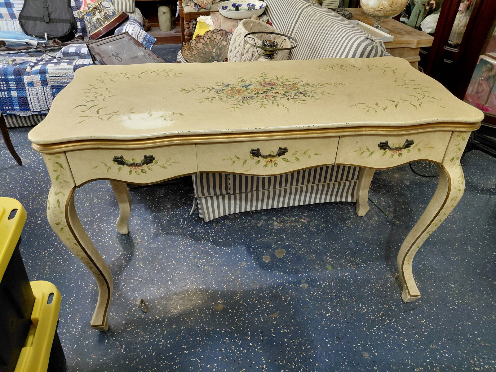 French Provential Styale Desk/ some wear as seen: French Provential Styale Desk/ some wear as seen