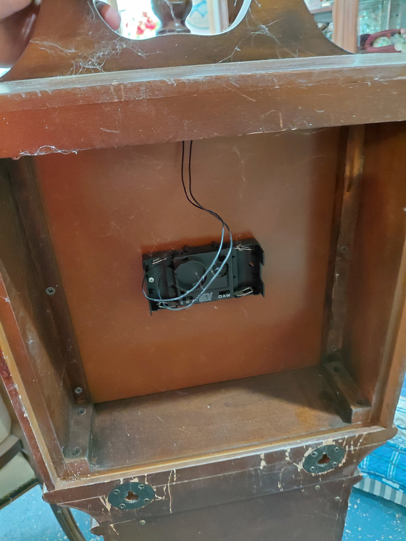 Large Ornate Mahogany Wall Clock Display / Battery clock untested / missing shelves - 7