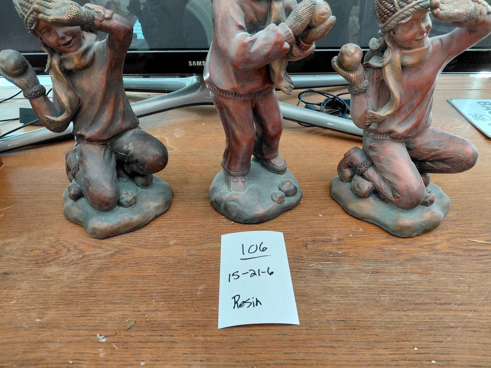 Lot of 3 Resin Children statues - 2