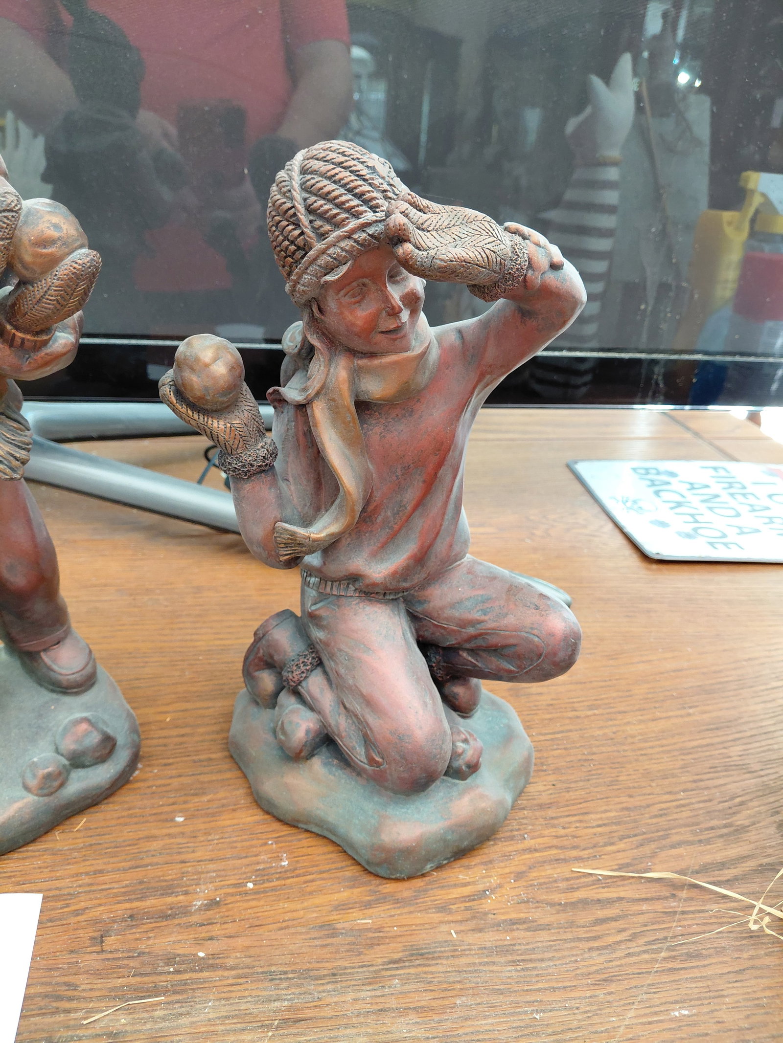 Lot of 3 Resin Children statues - 3
