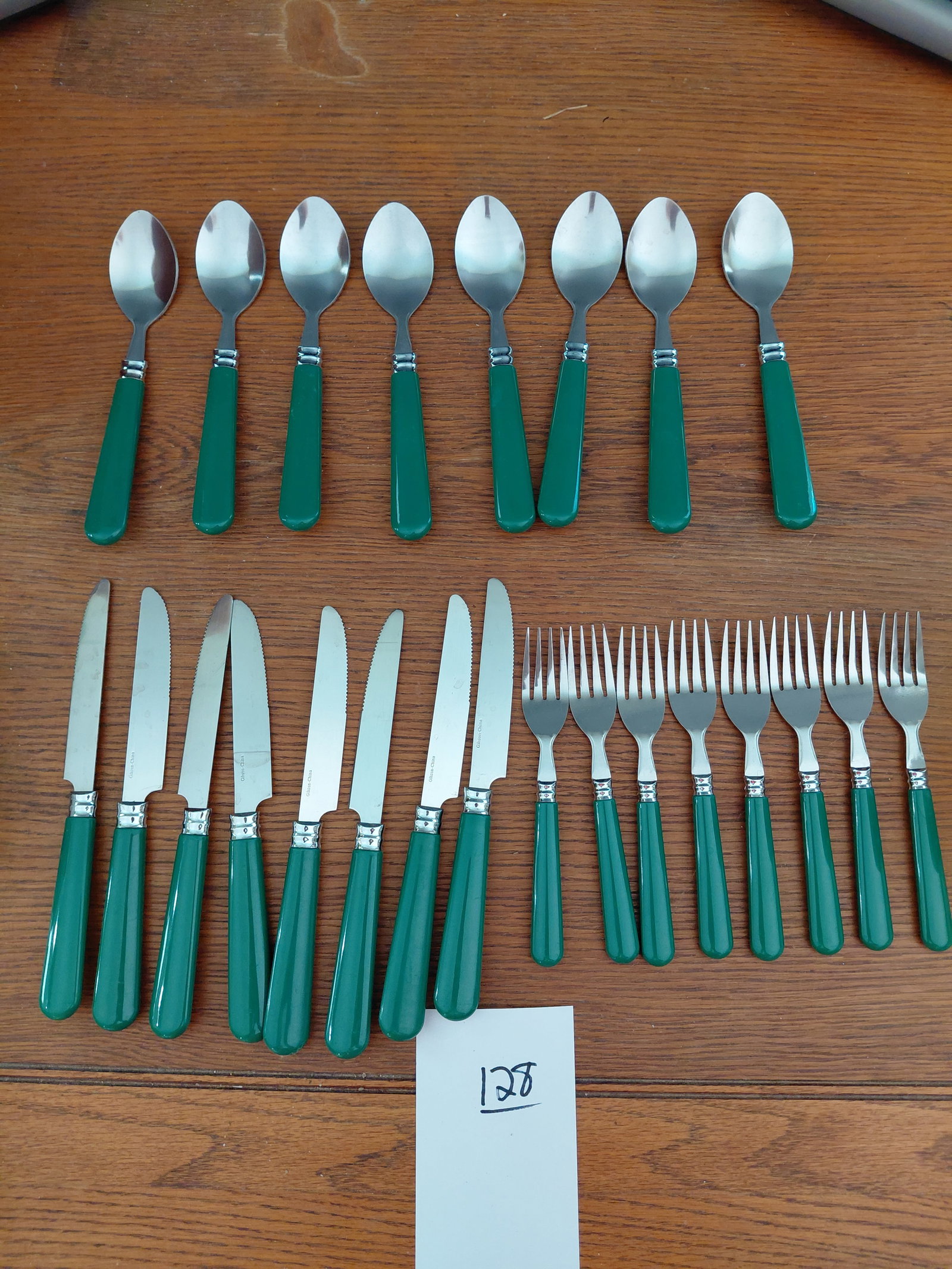 Never Used 8 place Setting Silverware set: Never Used 8 place Setting Silverware set