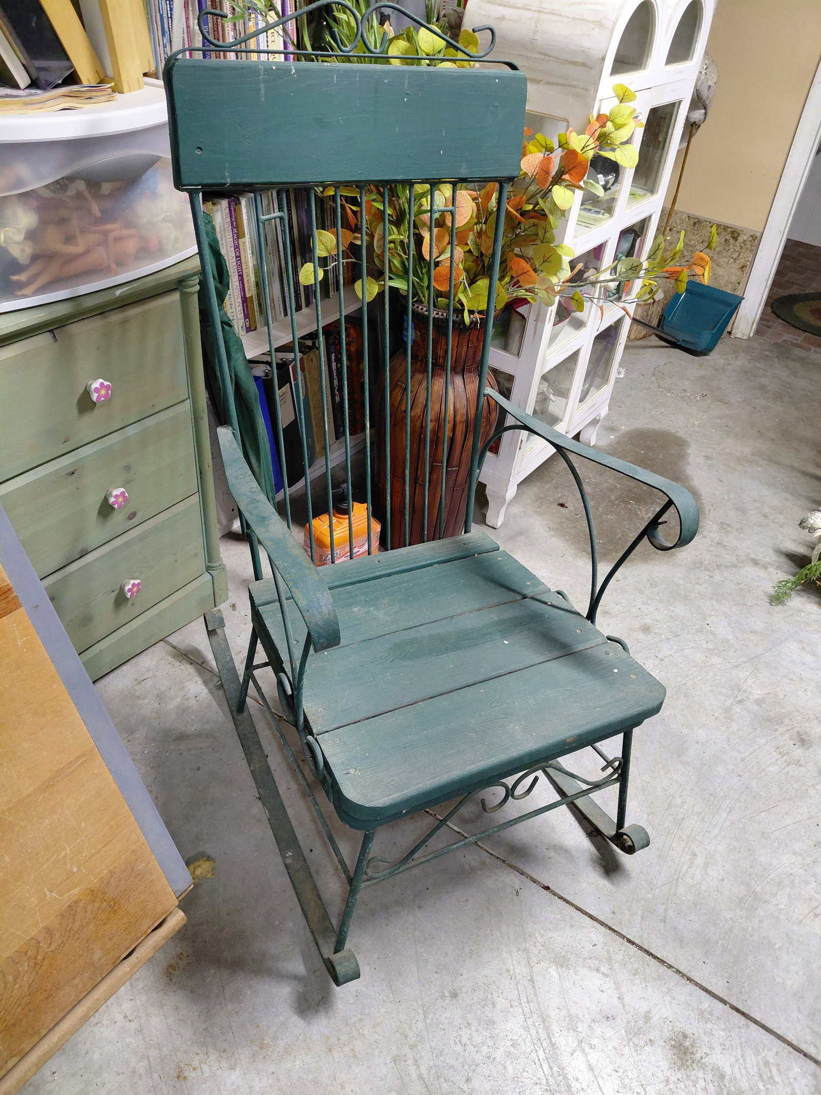 Wood & Iron Rocking Chair: Wood & Iron Rocking Chair