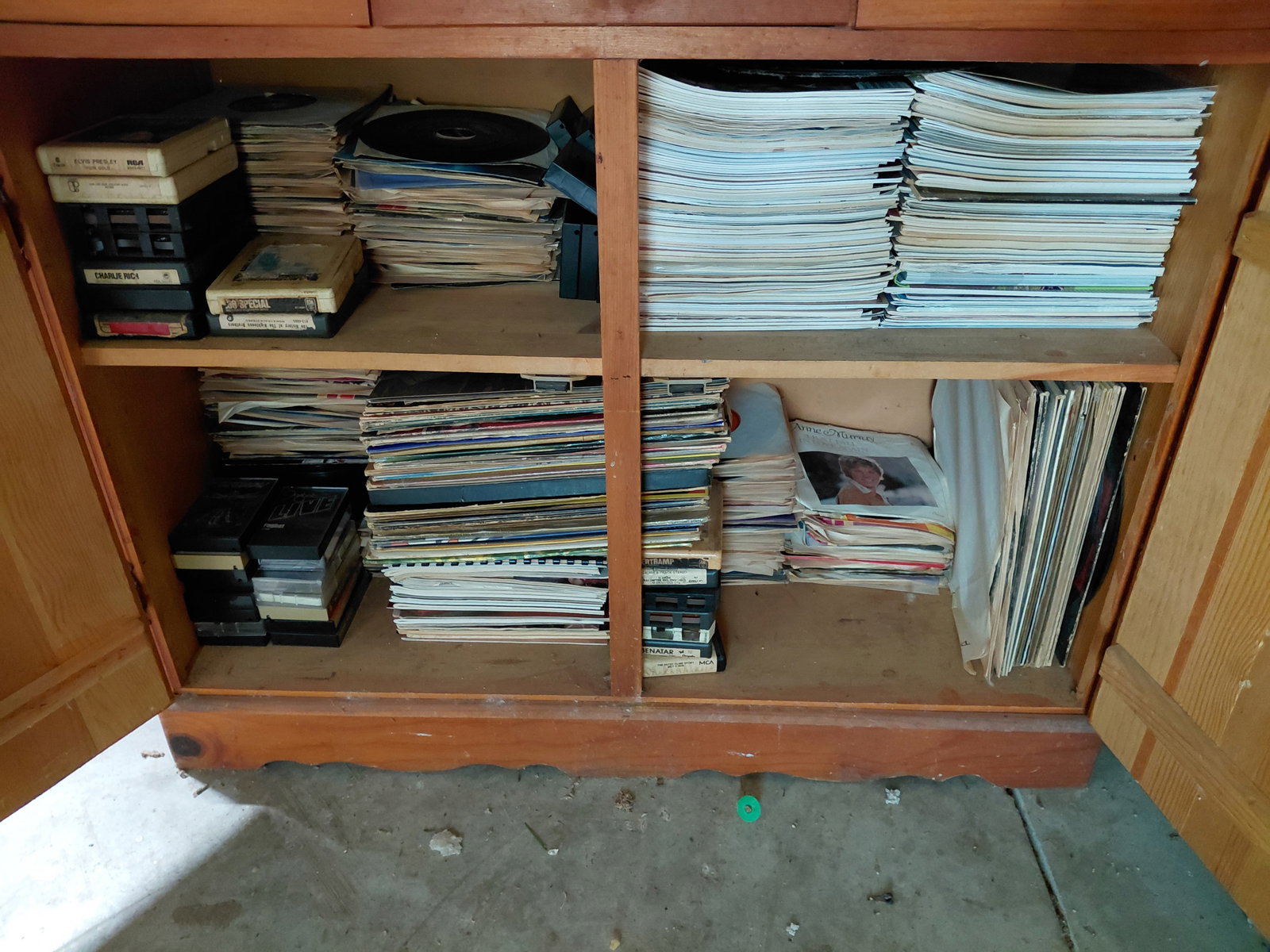 Vintage Vinyl Record Collection and other media/ as seen: Vintage Vinyl Record Collection and other media/ as seen