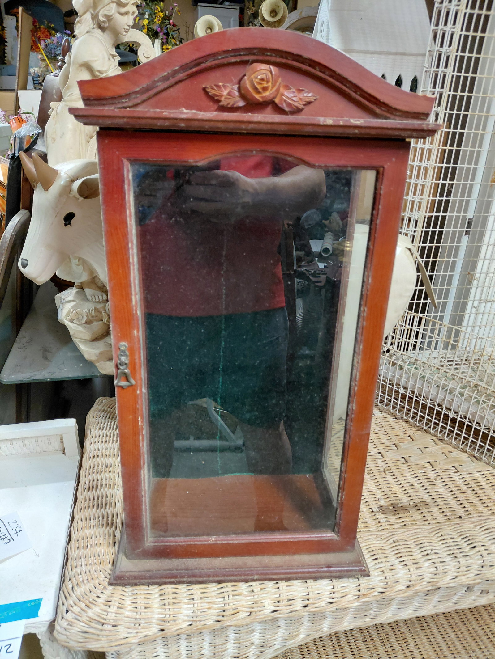Small Wood Glass Display Case/ Needs good cleaning: Small Wood Glass Display Case/ Needs good cleaning