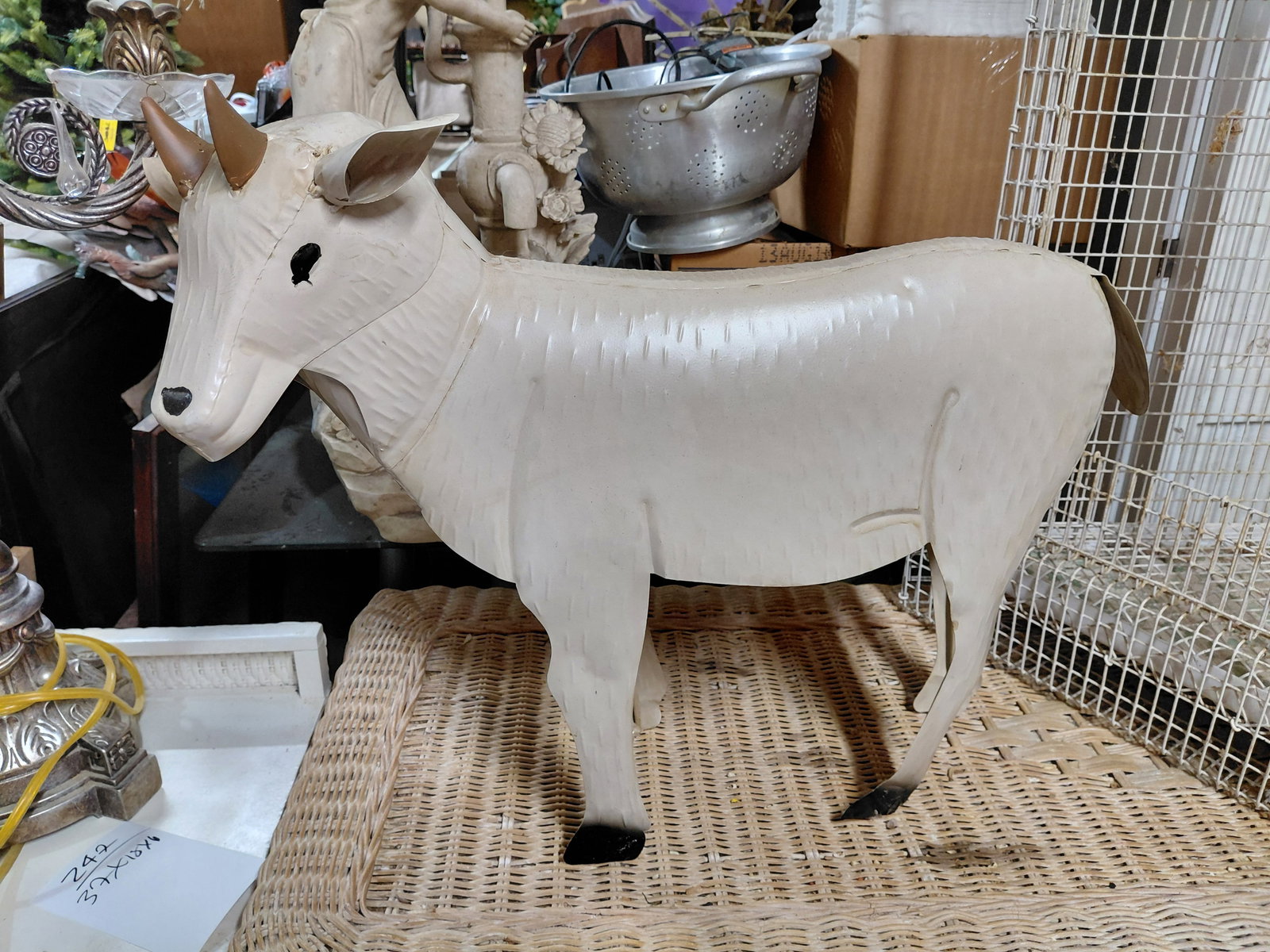 Metal Goat Statue: Metal Goat Statue