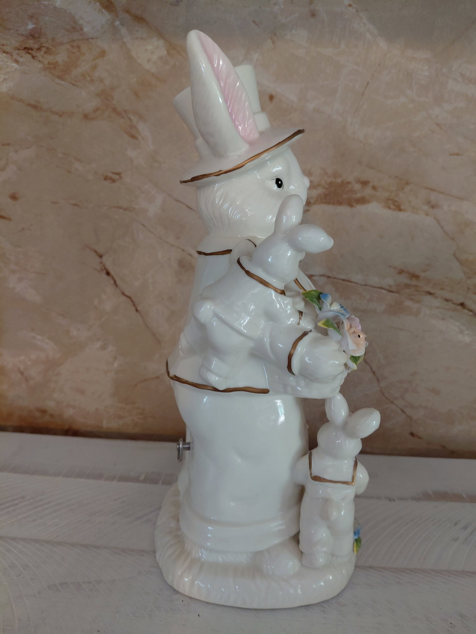 Musical Porcelain Bunny Statue / Works - 5
