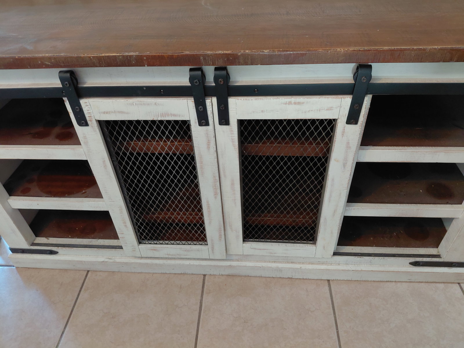Large Country Farmhouse Cinsole with Barndoor Style Doors - 3