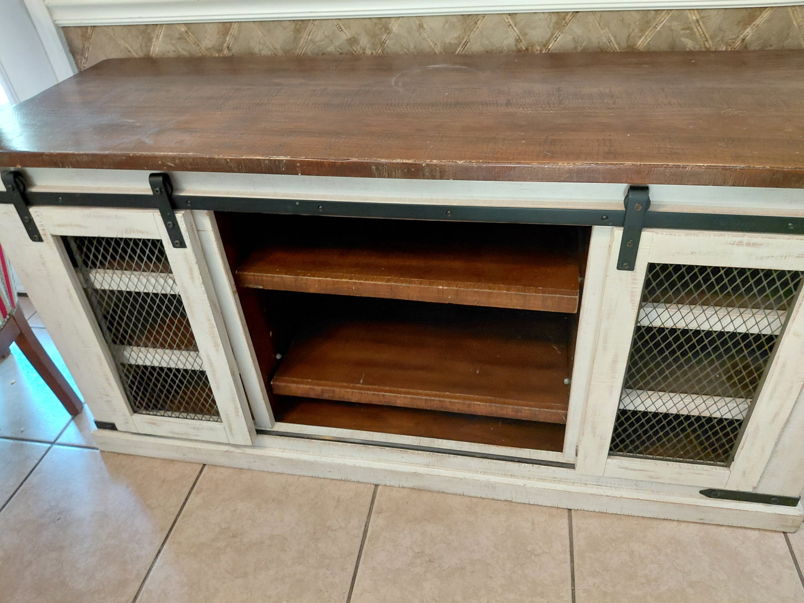 Large Country Farmhouse Cinsole with Barndoor Style Doors - 4