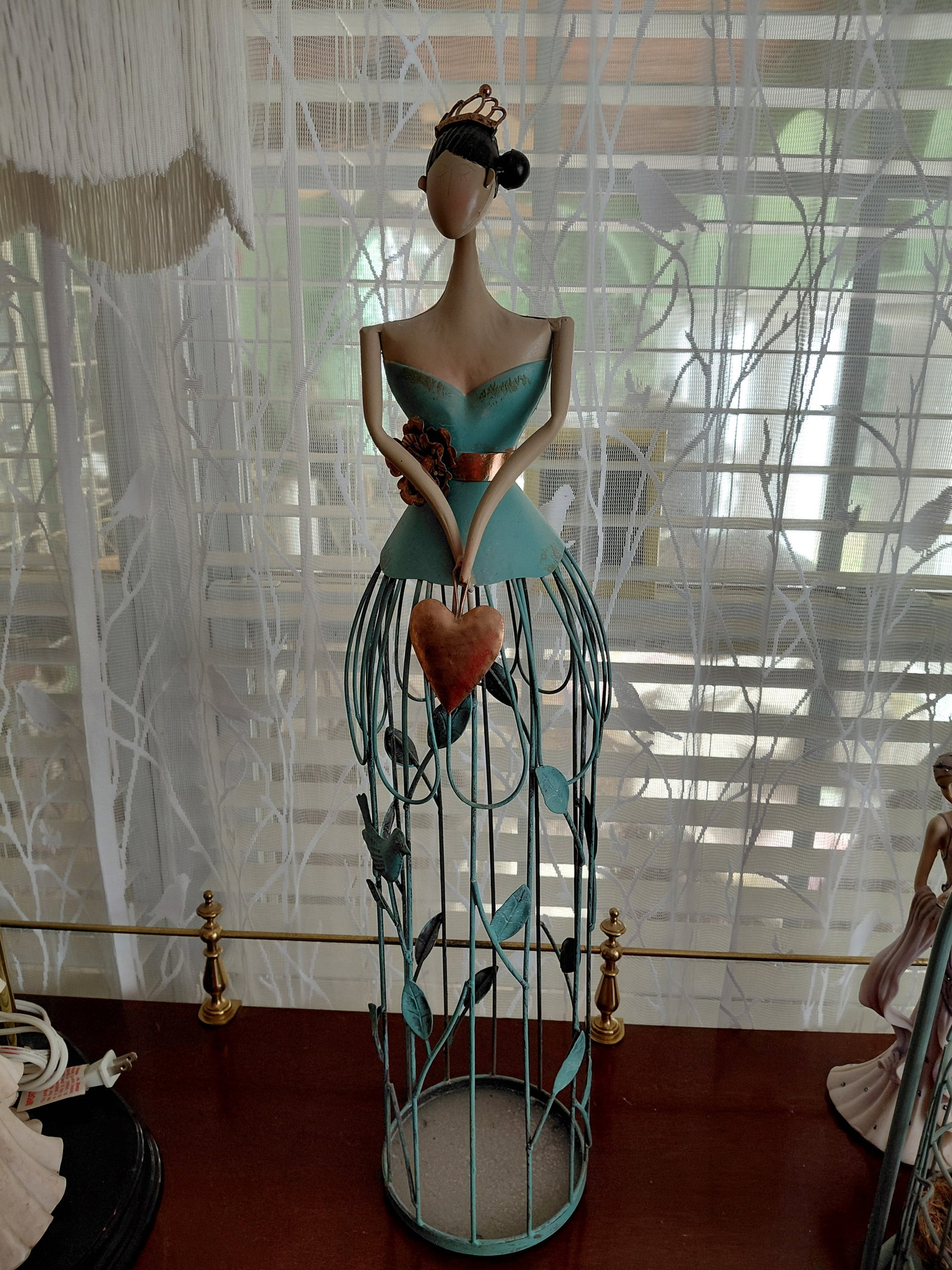 Large Metal Womens Figure Art Piece: Large Metal Womens Figure Art Piece