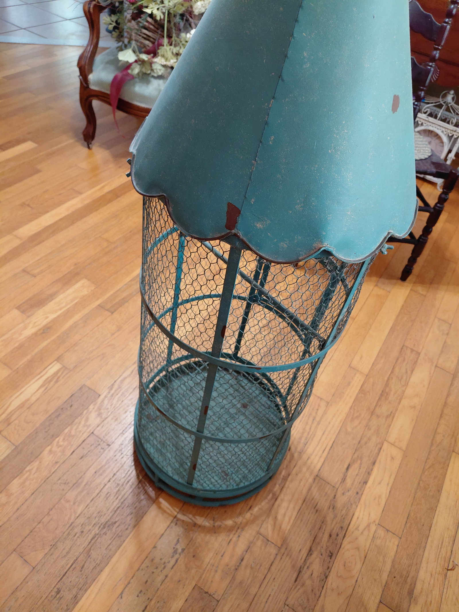 Tall and Heavy Metal Bird Cage - 8