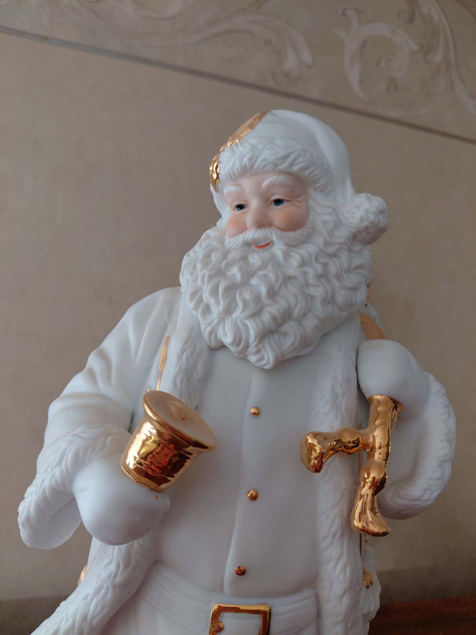 Large Porcelain Santa Statue - 3