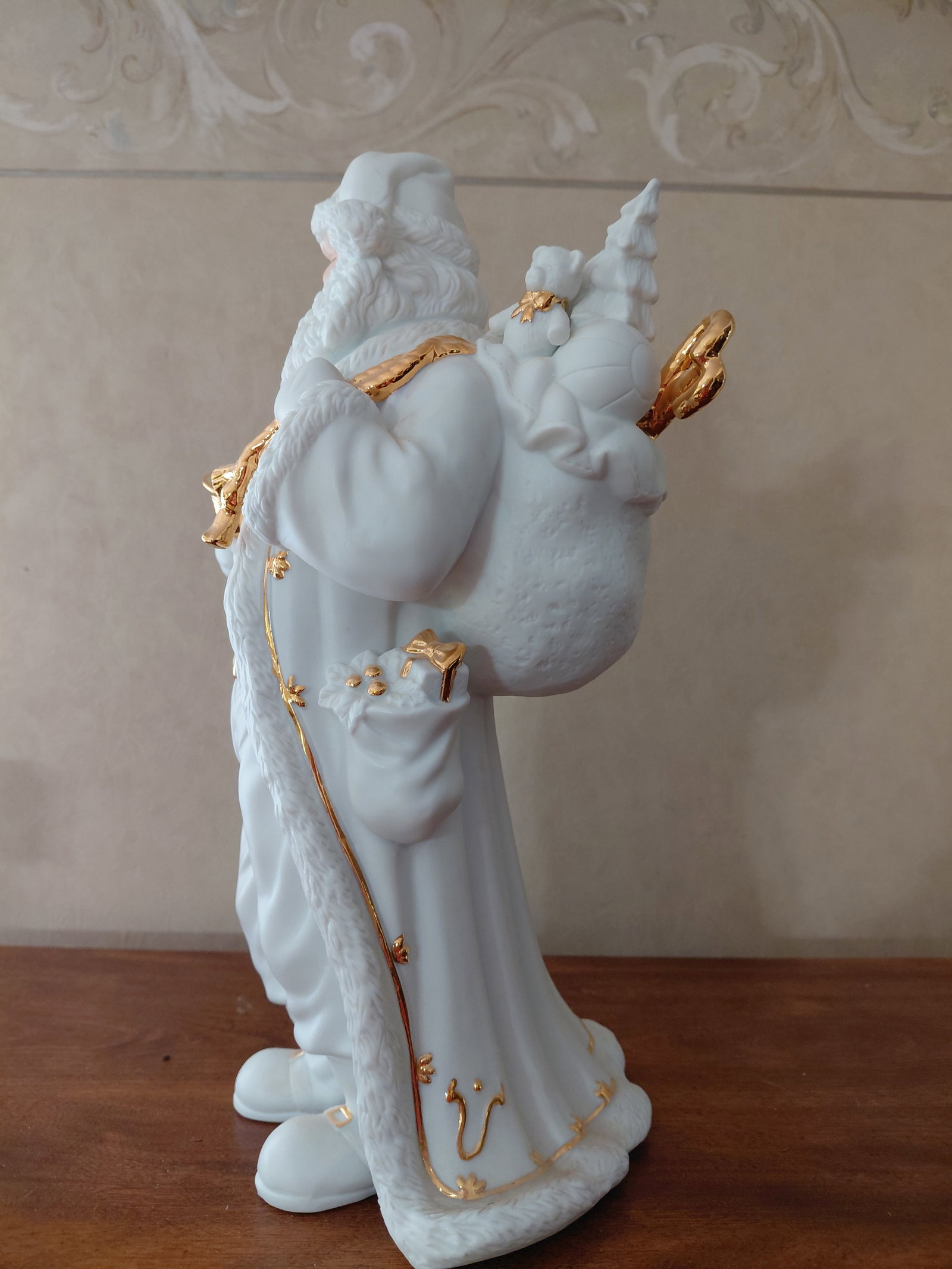 Large Porcelain Santa Statue - 4