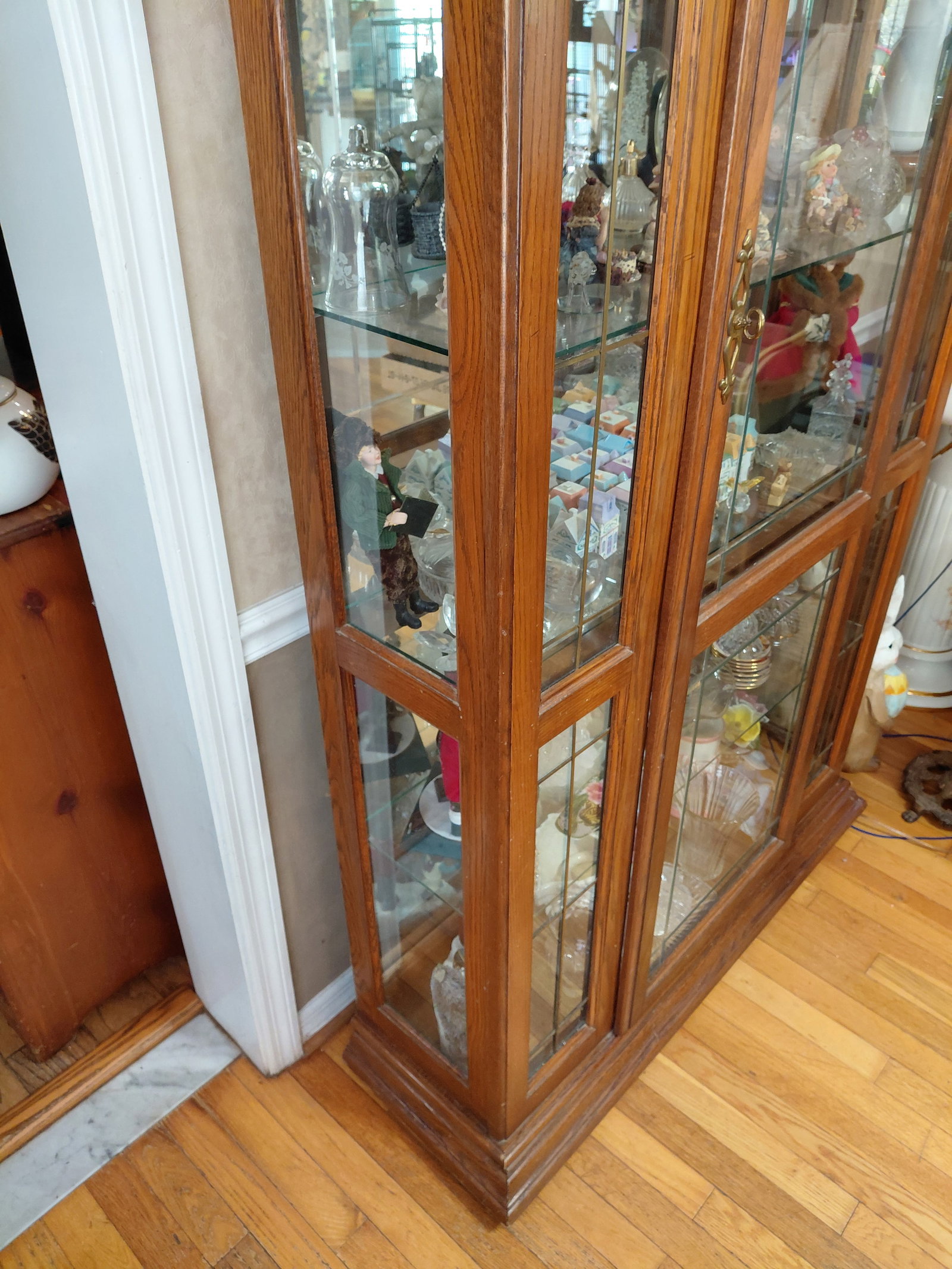 Large Showcase / contents not included - 5