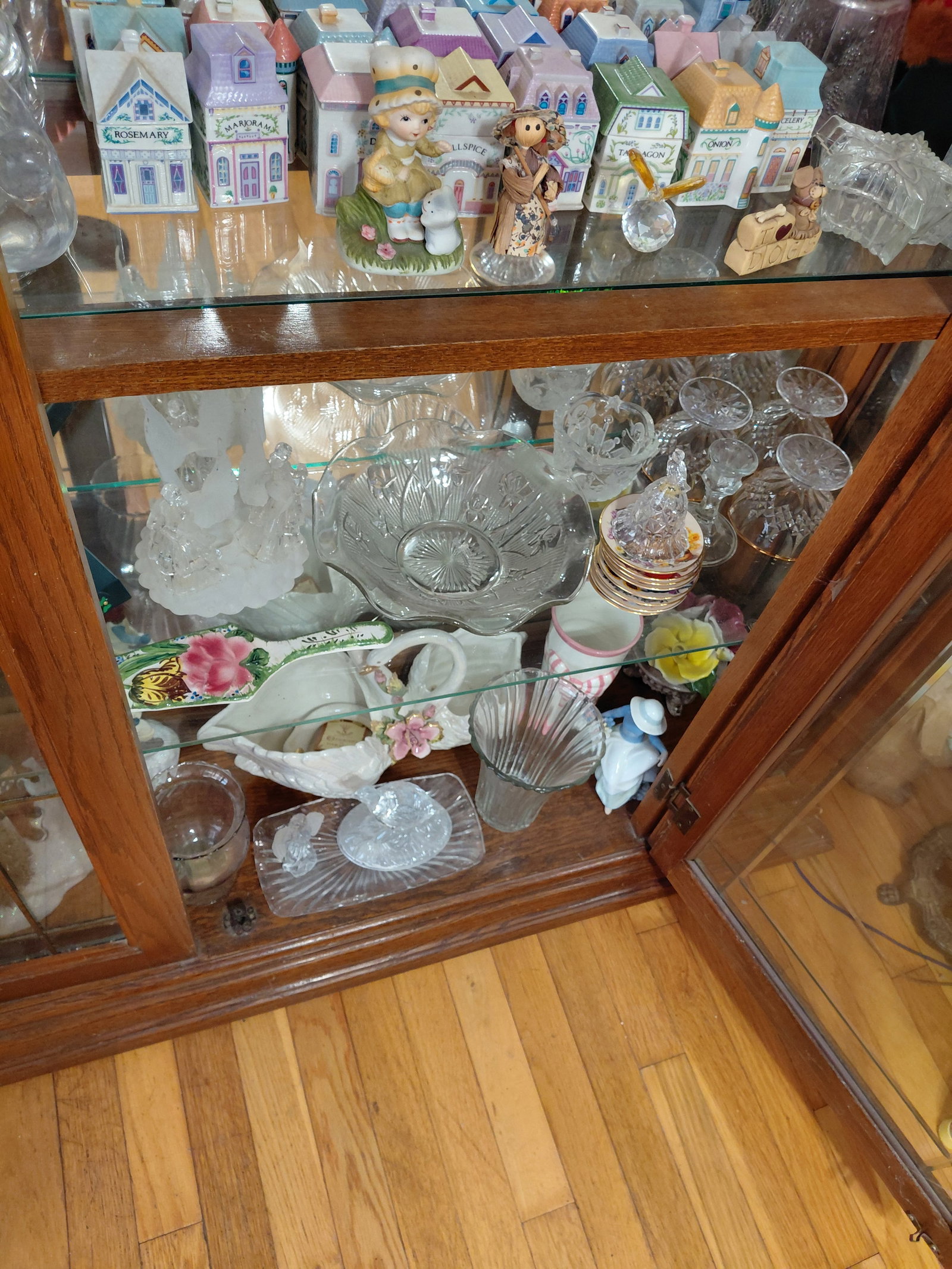 Large Showcase / contents not included - 7
