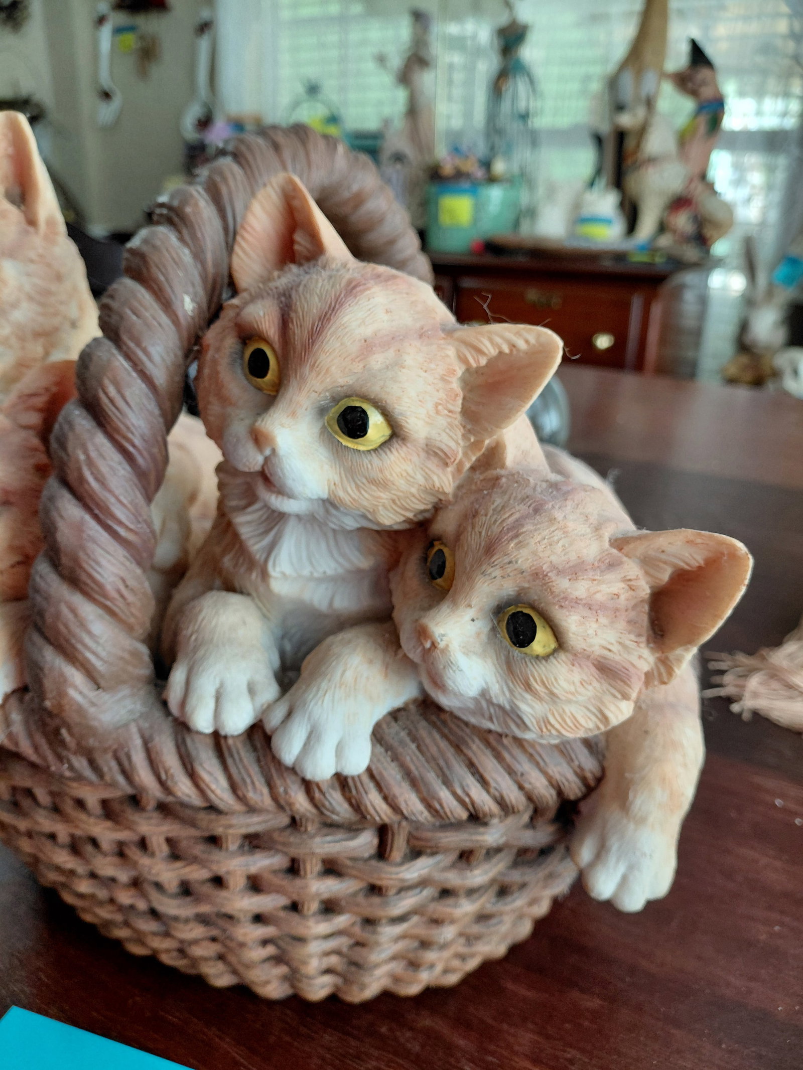 Large Resin Kittens in Basket Statue - 4