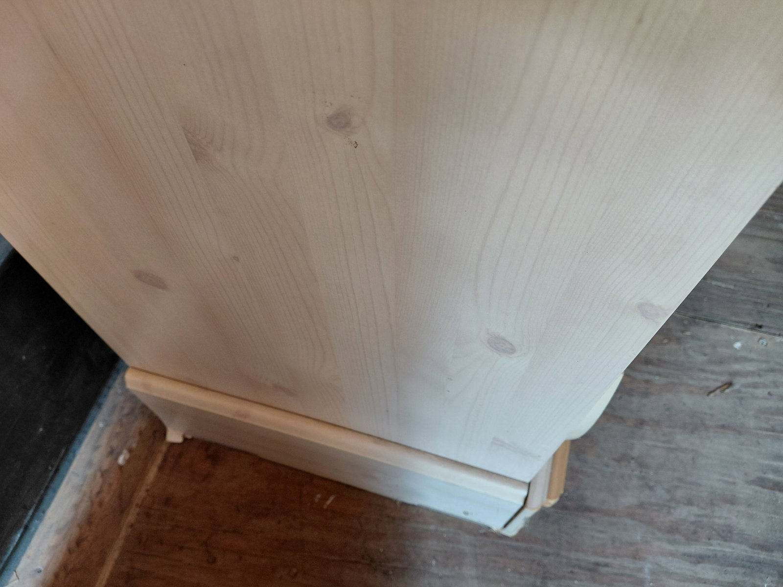 Kathy Ireland Home Chest of Drawers / condition issues as seen - 6