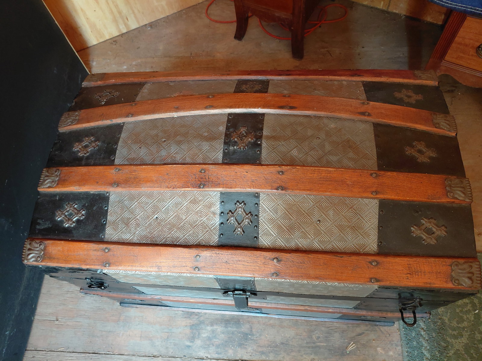 Vintage Refinished Hump Backed Steamer Trunk - 3
