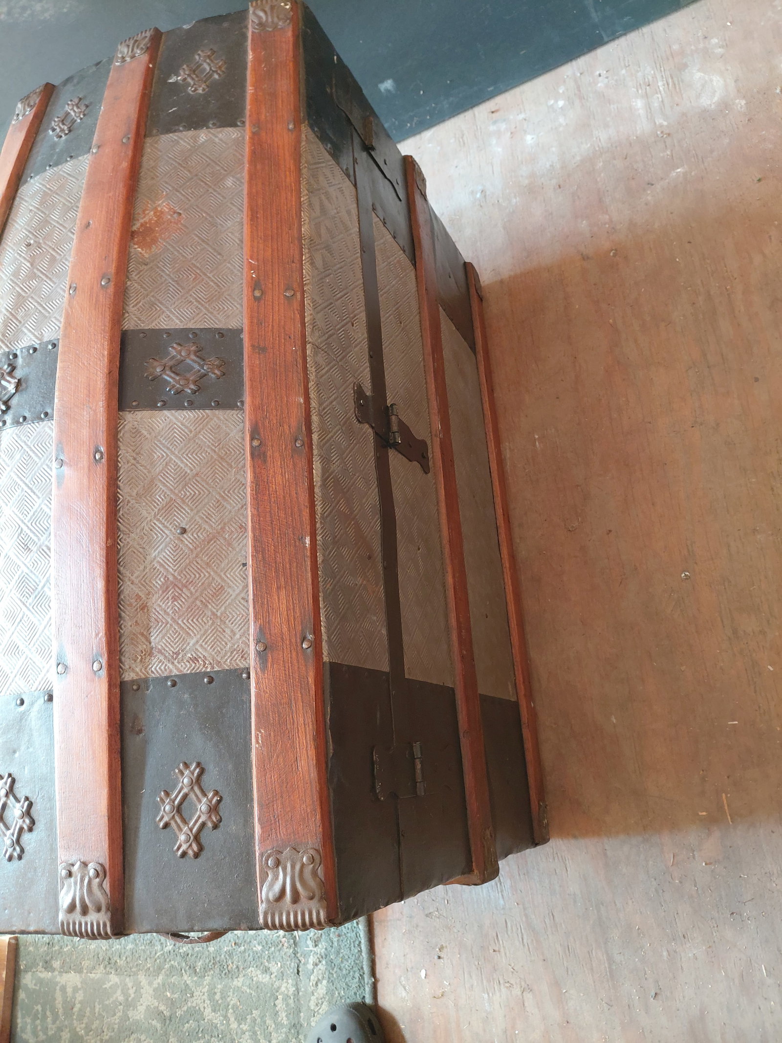 Vintage Refinished Hump Backed Steamer Trunk - 7