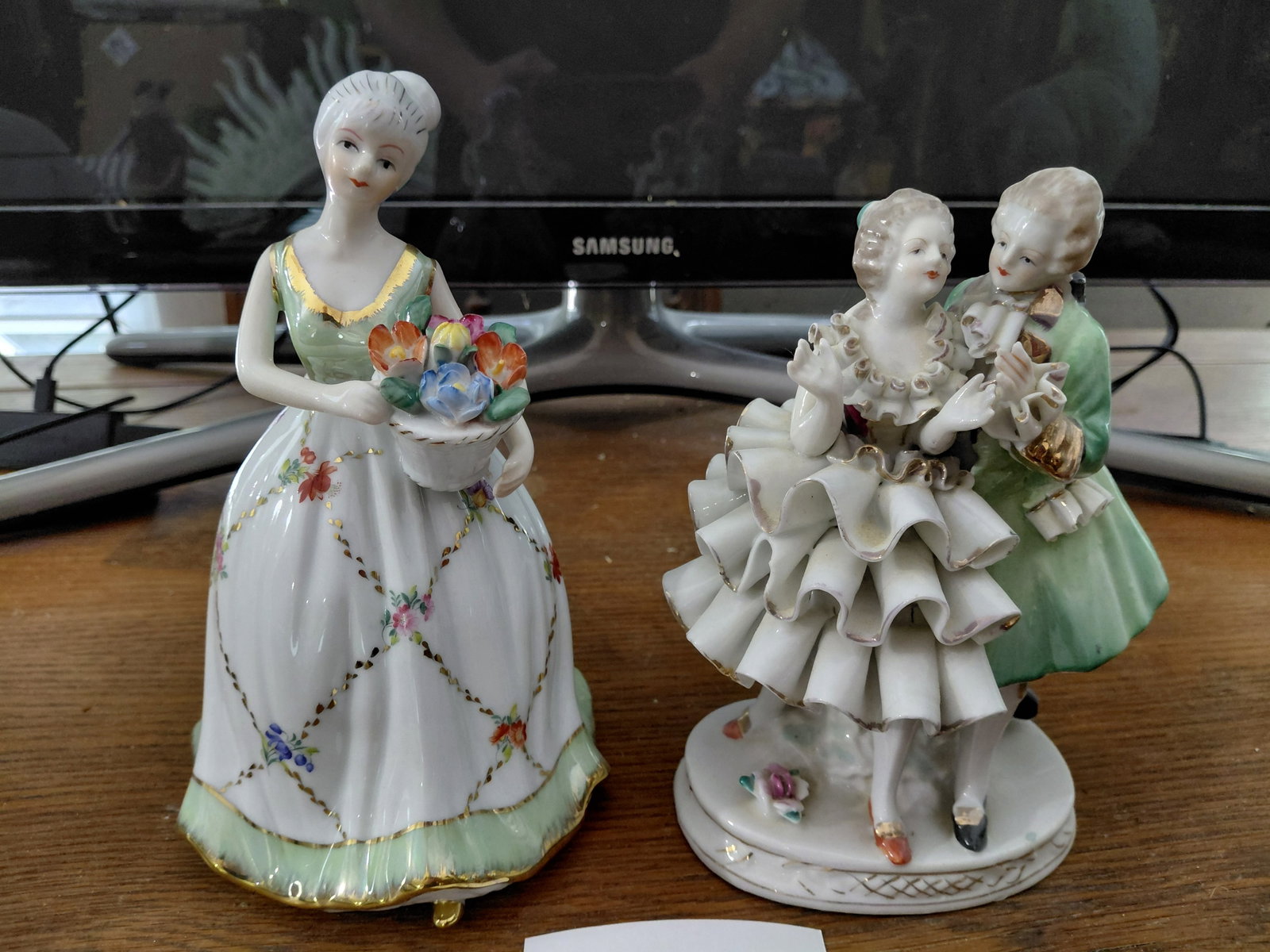 Pair of Porcelain Statues: Pair of Porcelain Statues