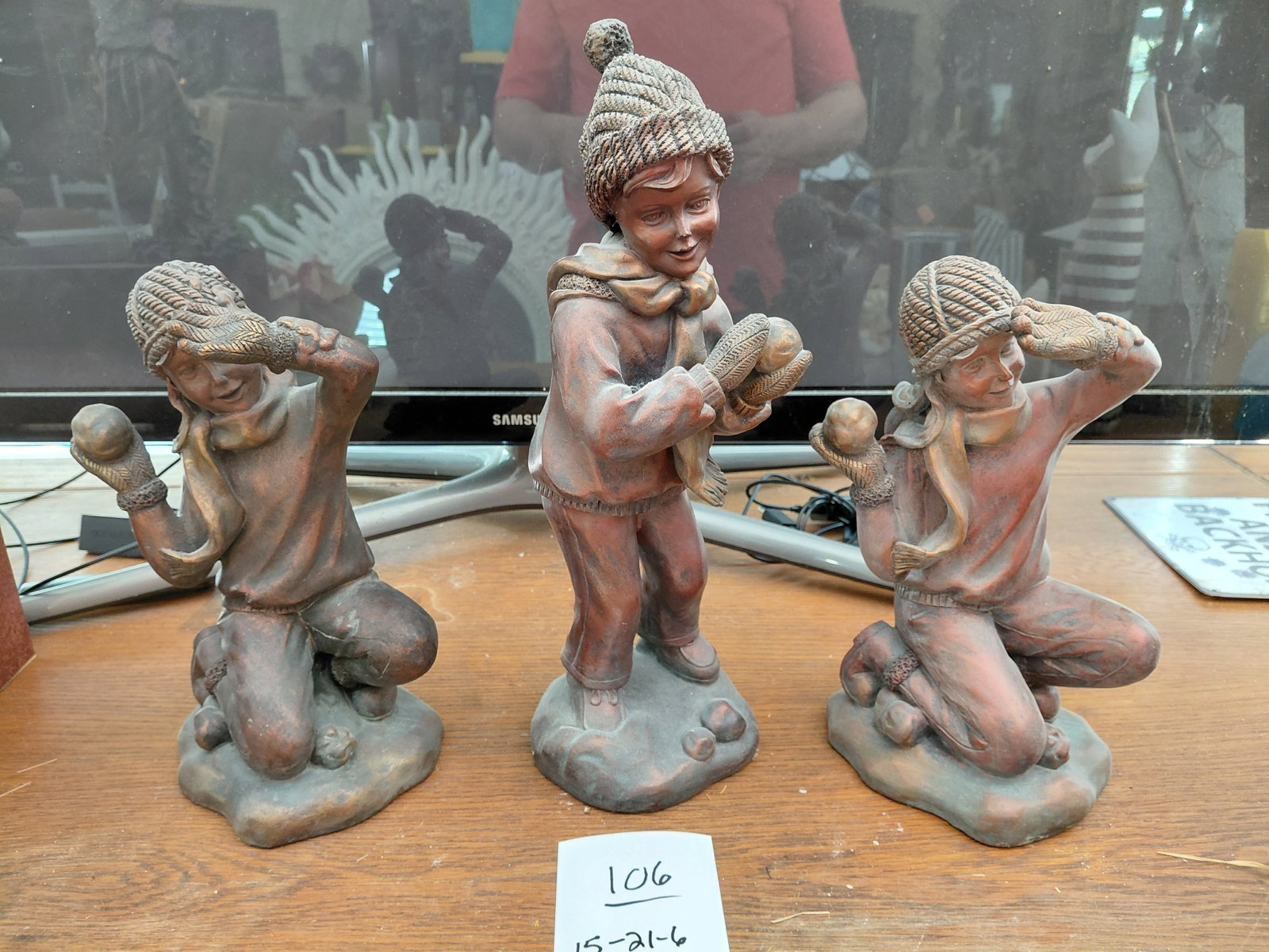 Lot of 3 Resin Children statues: Lot of 3 Resin Children statues